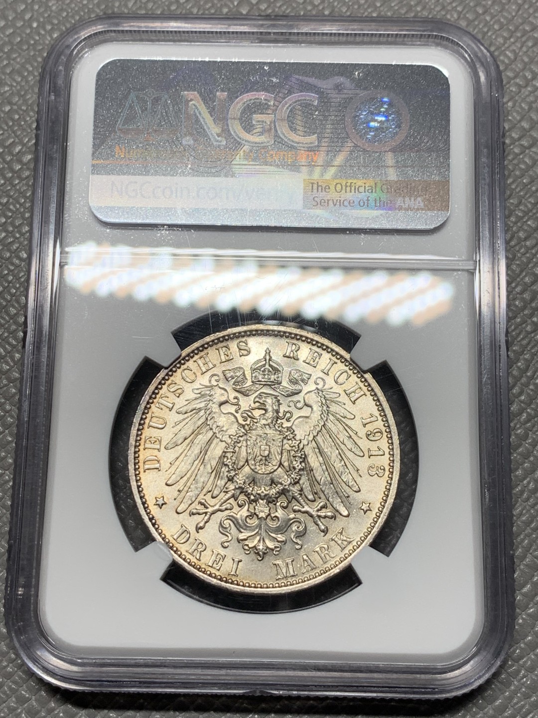 《竞宝斋》第121场-周日，周一 ，2场连拍（全场包邮） NGC-MS63 德国 1913年 萨克森莱比锡会战纪念马克 整体丝绸转光