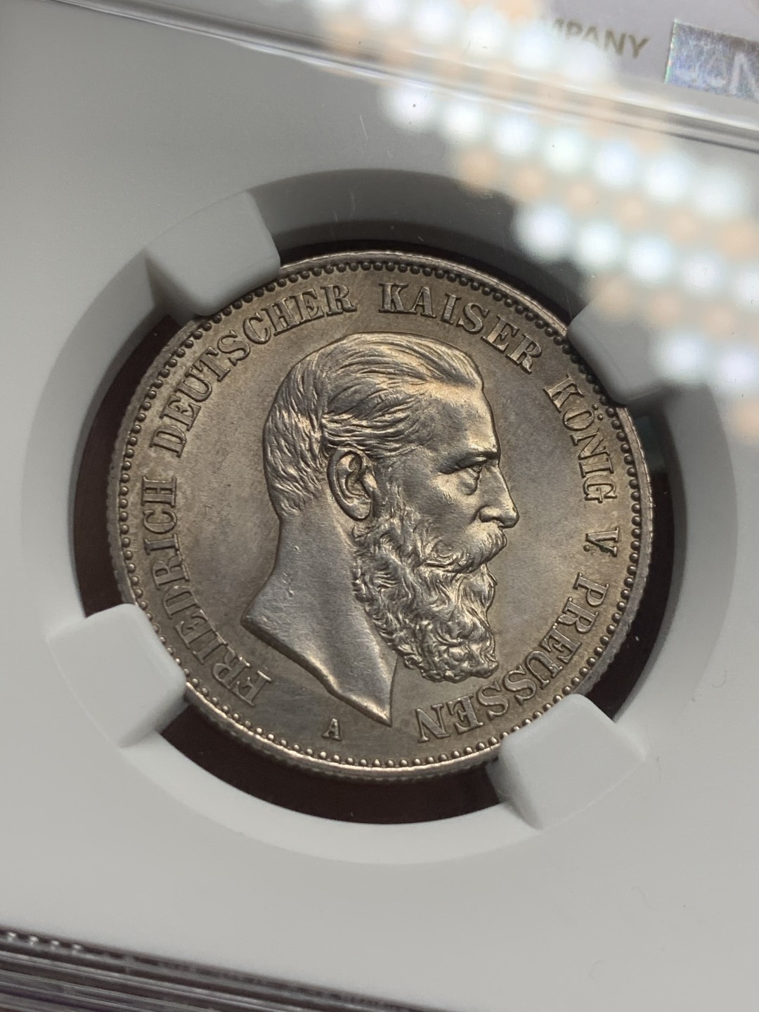 《竞宝斋》第121场-周日，周一 ，2场连拍（全场包邮） NGC-MS62 德国普鲁士 1888年 三皇之年2马克银币 经典纸袋包浆 非常漂亮