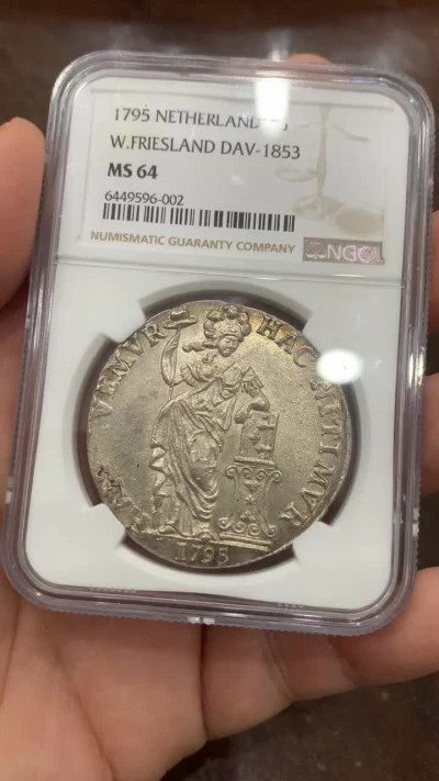 《竞宝斋》第121场-周日，周一 ，2场连拍（全场包邮） NGC MS64 荷兰 1795年  西弗里斯兰省 3盾 女站人 大银币  人物脸部清晰 正反底板凝霜好 光度十足 非常值得收藏