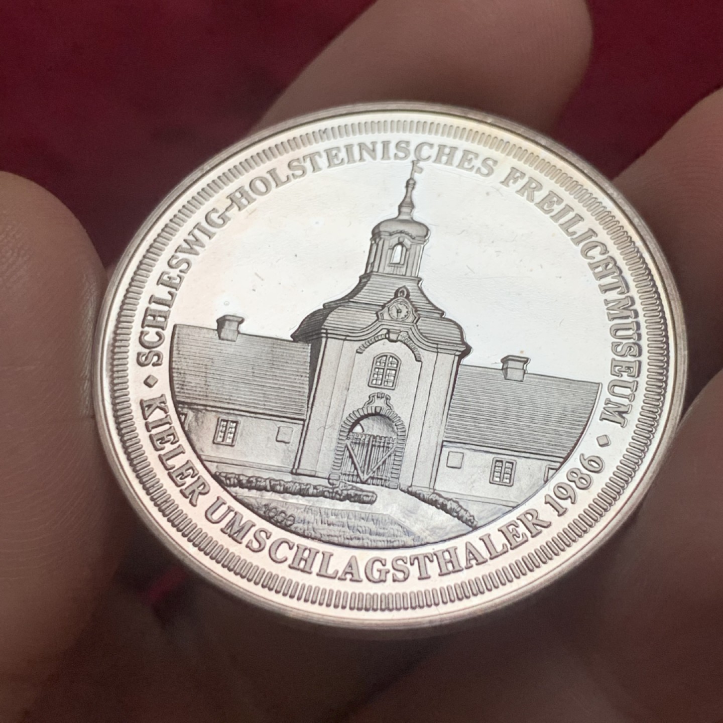 《竞宝斋》第121场-周日，周一 ，2场连拍（全场包邮） 1986年德国 石勒苏益格-荷尔斯泰因州博物馆银章 银制 40mm 25克 镜面底板 铸造精美