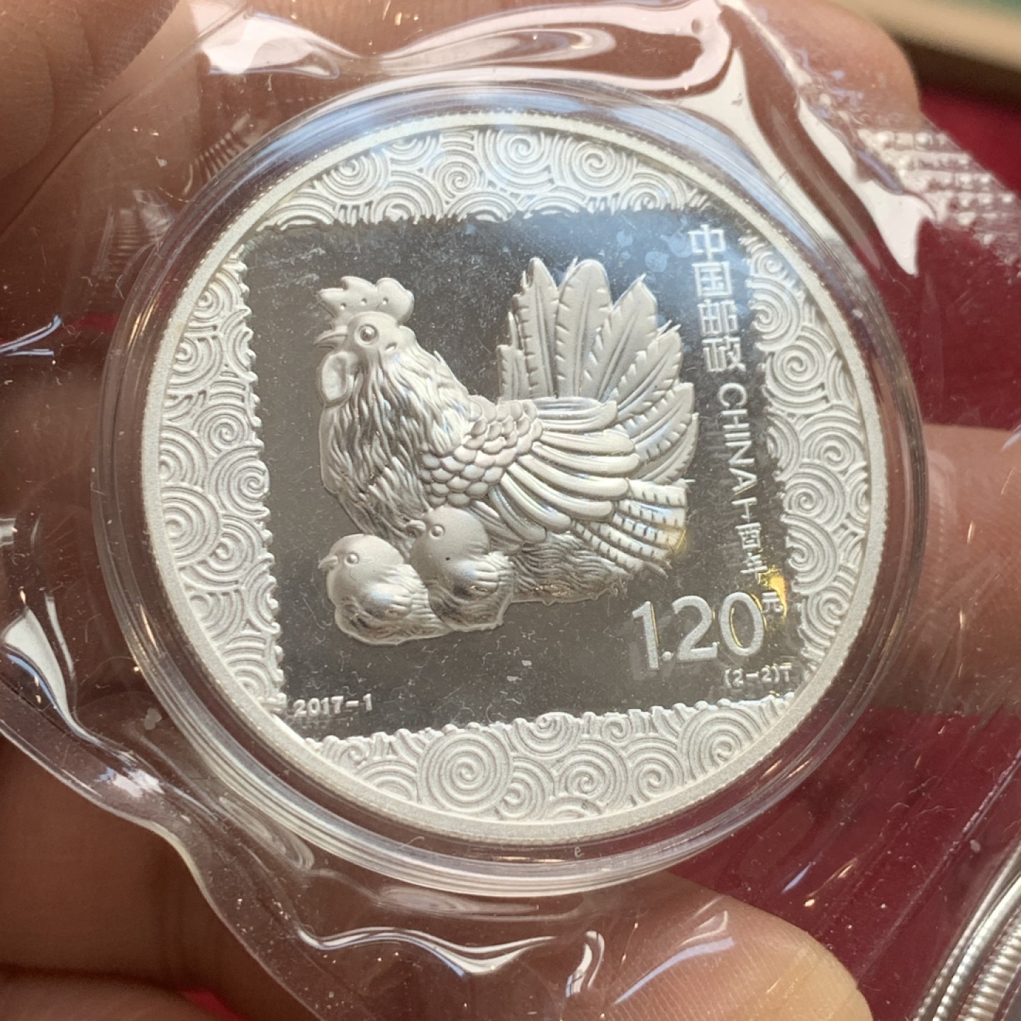 《竞宝斋》第121场-周日，周一 ，2场连拍（全场包邮） 2枚一起 中国集邮总公司 2017年 鸡年邮票 纪念银章 999银30克每枚 原袋未开封 总重60克白银