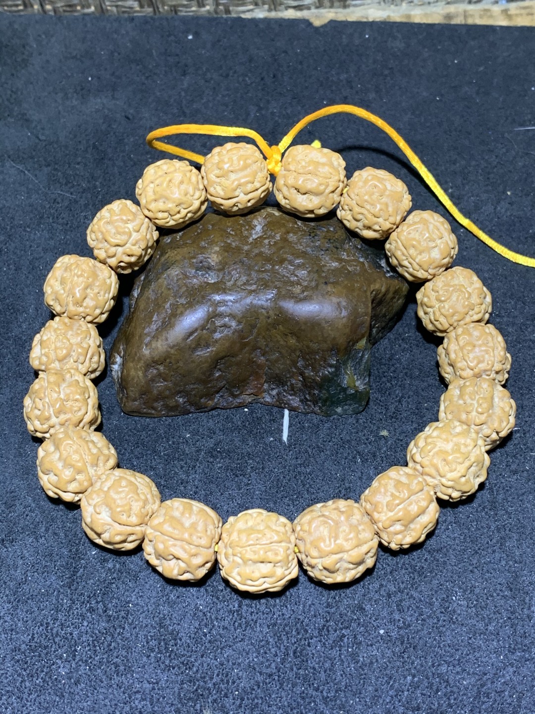 精美勿里达盘龙金刚菩提子手串一条，