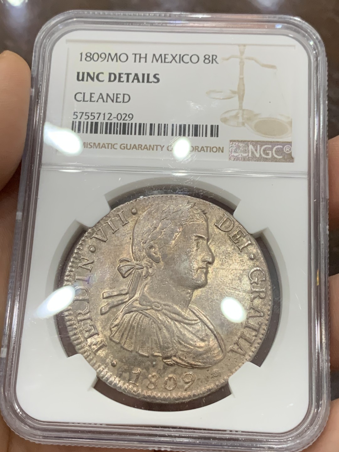 《竞宝斋》第121场-周日，周一 ，2场连拍（全场包邮） NGC UNC 墨西哥 1809年 费七 戎装版 8R 双柱 大银币正反深打 光度难得