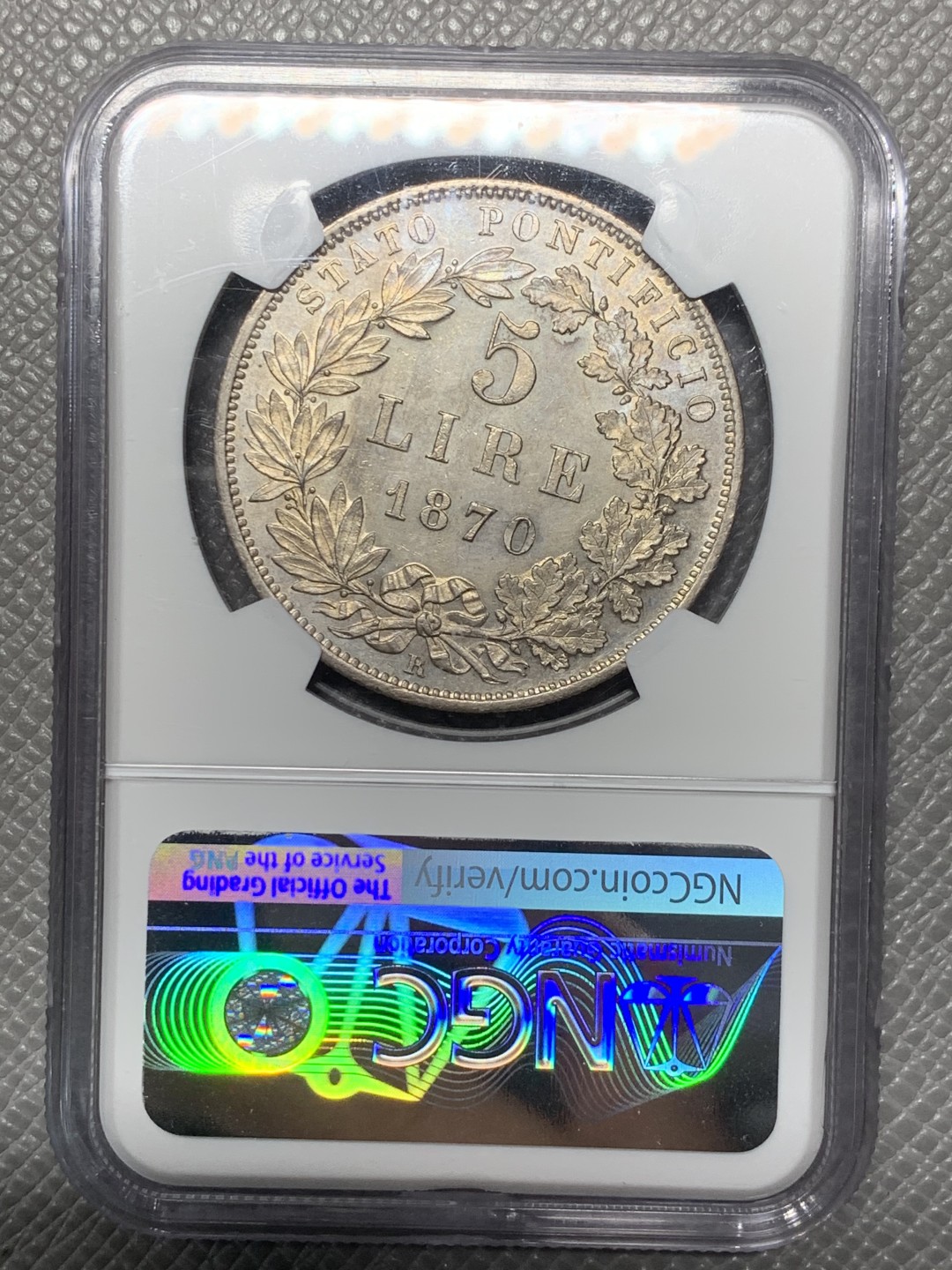 《竞宝斋》第121场-周日，周一 ，2场连拍（全场包邮） NGC-MS62 意大利教皇国 1870年 教皇庇护九世5里拉大银币 底板丝滑，细节锐利，均匀淡彩包浆 教皇国钱币在国外属于大热品种 克书及外拍价格都很高