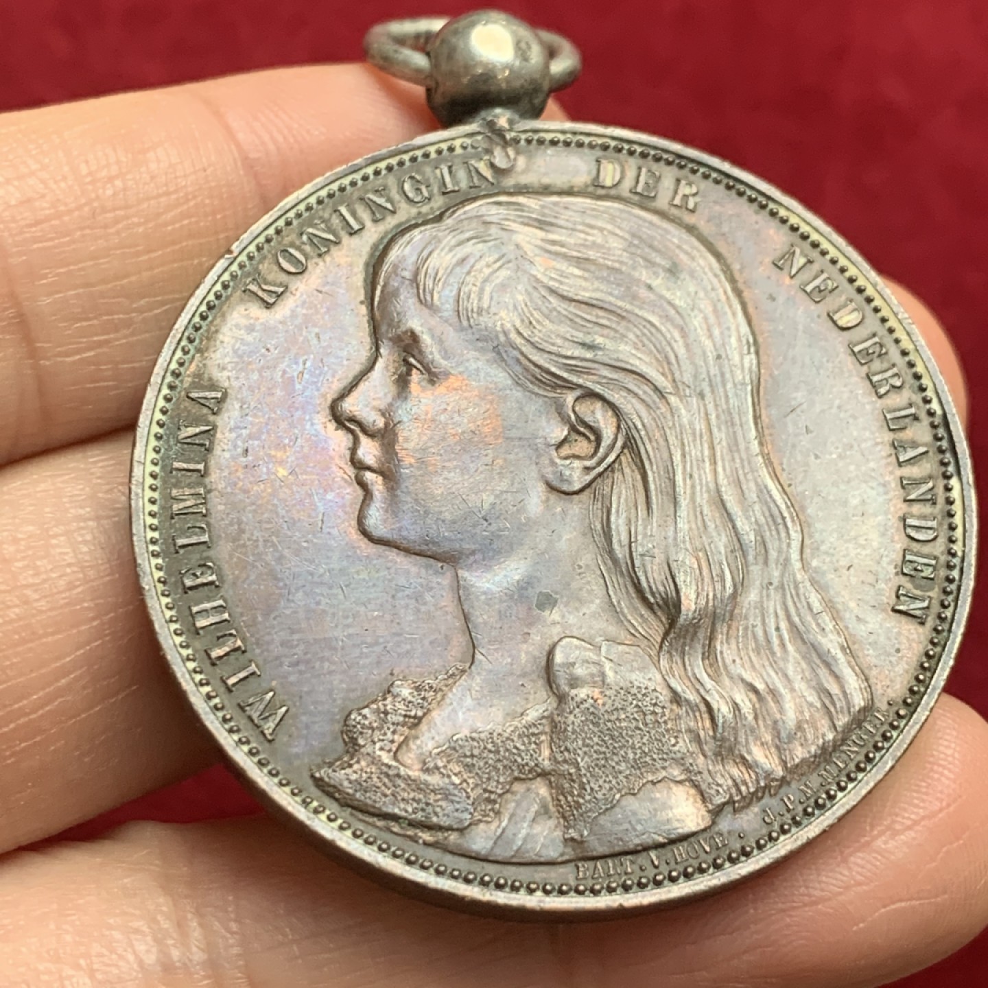 《竞宝斋》第121场-周日，周一 ，2场连拍（全场包邮） 荷兰早期 威廉明娜女王 萝莉头 铜制勋章45mm 手感厚重 国内少见