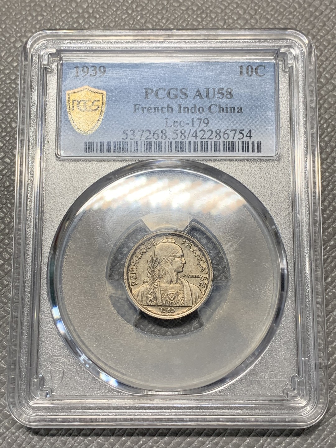 《竞宝斋》第121场-周日，周一 ，2场连拍（全场包邮） NGC AU58法属印度支那1939年10分 背面左上角有一小磕