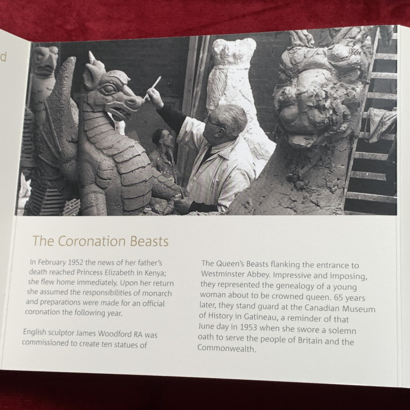 《竞宝斋》第121场-周日，周一 ，2场连拍（全场包邮） 卡册 英国2019年 英国5镑克朗型纪念币BU，威斯敏斯特十野兽之一（金雀花王朝的猎鹰）铜镍合金，重28.28g