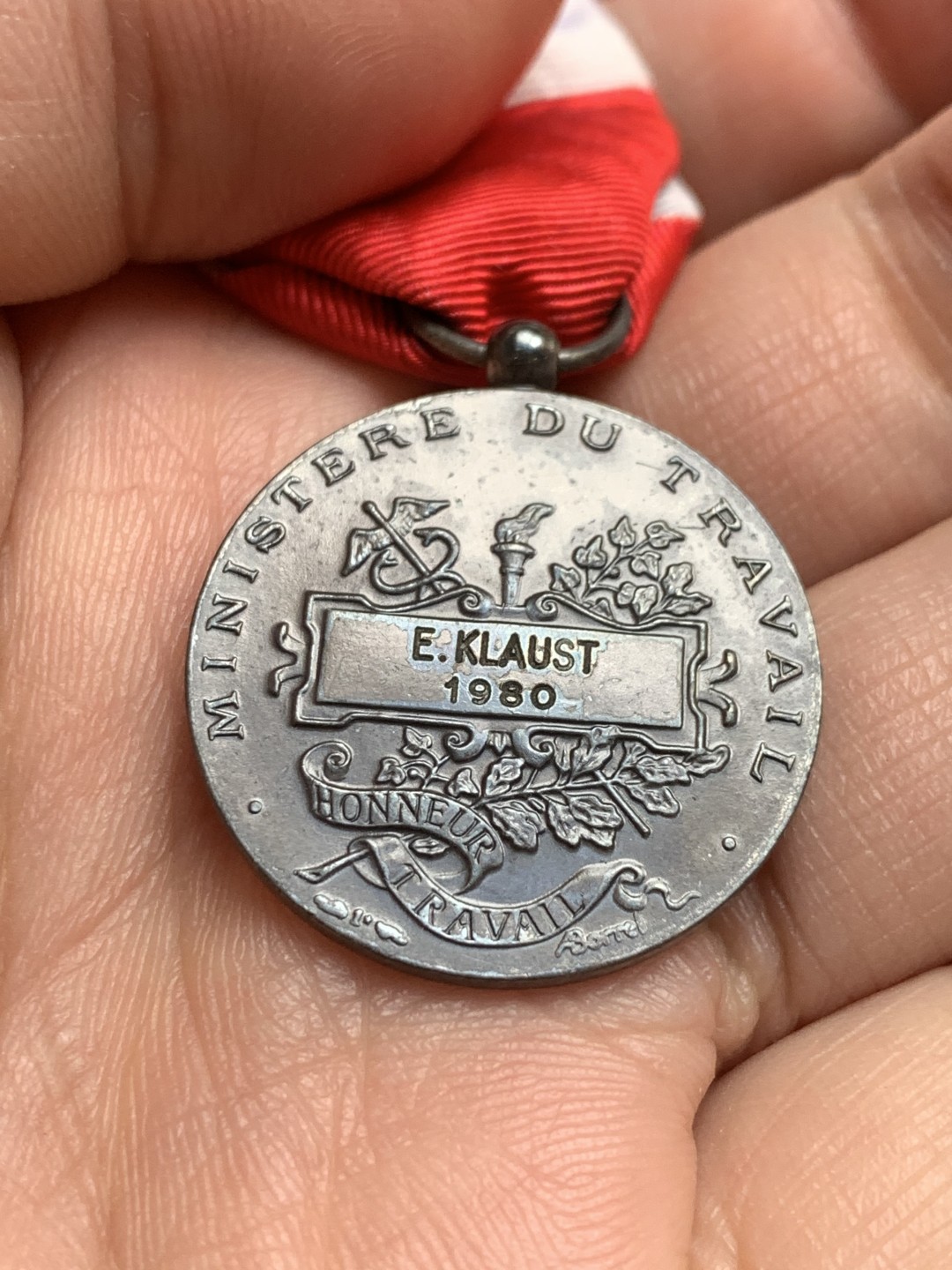 《竞宝斋》第121场-周日，周一 ，2场连拍（全场包邮） 1980年，法兰西第五共和国纪念银章，重10g，包浆不错