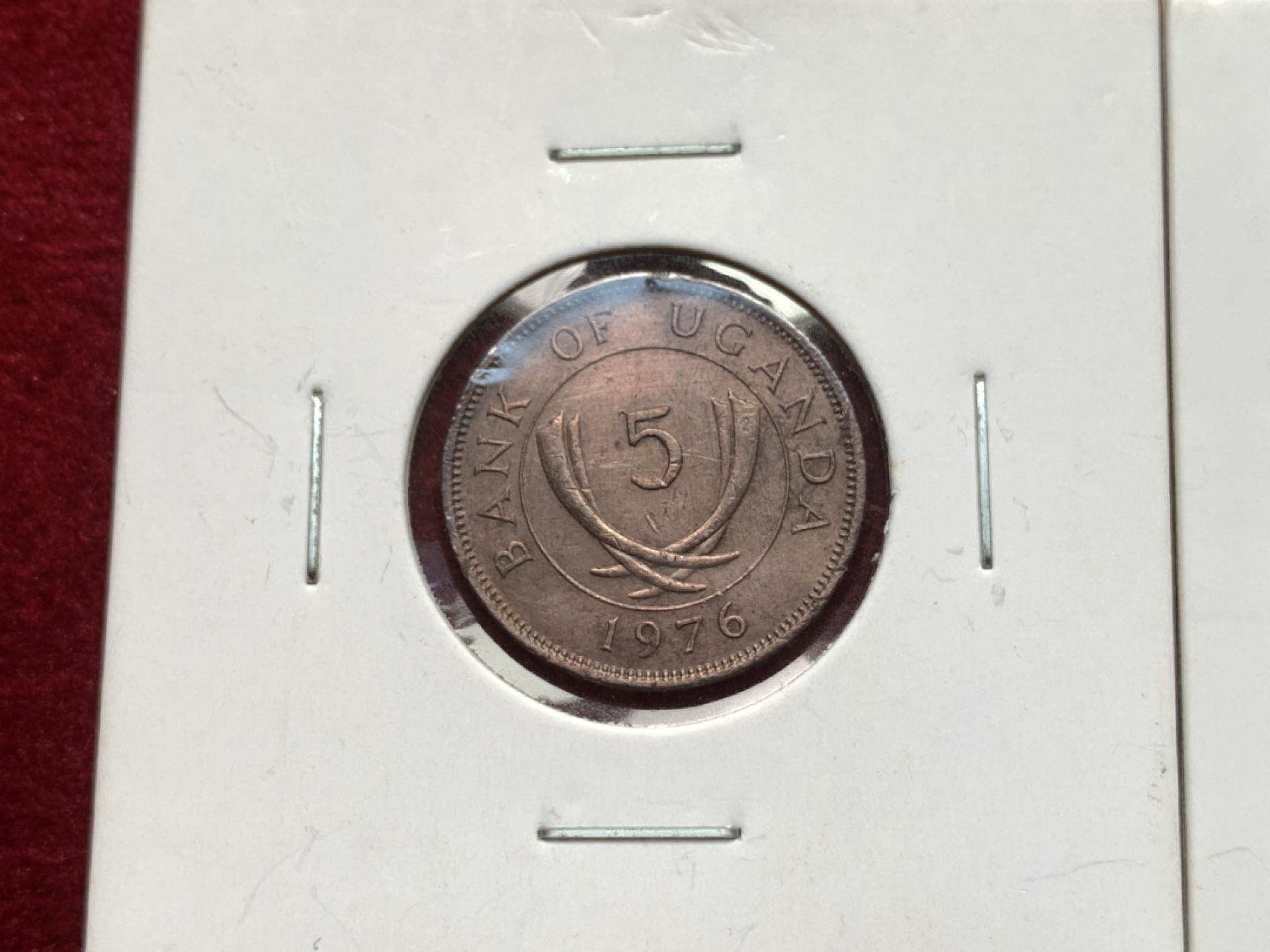 《竞宝斋》第121场-周日，周一 ，2场连拍（全场包邮） 法属伊萨1968年2法郎筋币BU；乌干达1976年5分带光好品，这个品种非常稀