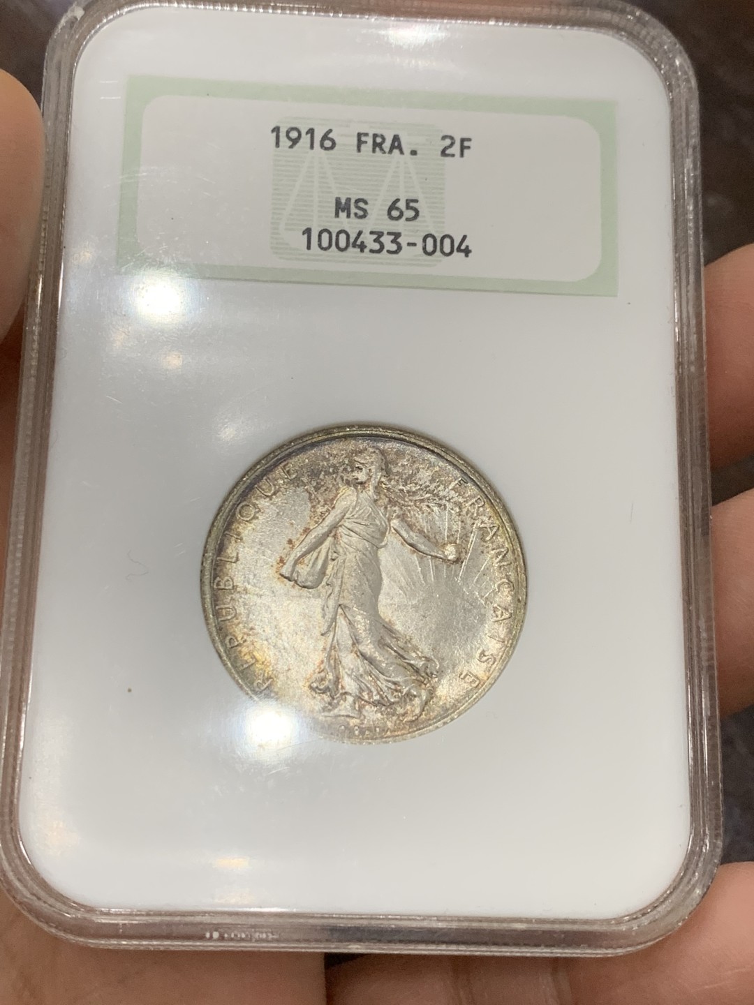 《竞宝斋》第121场-周日，周一 ，2场连拍（全场包邮） NGC MS65 法国 行走女神 1916年 2法郎银币 包浆好，早期盒装 状态好