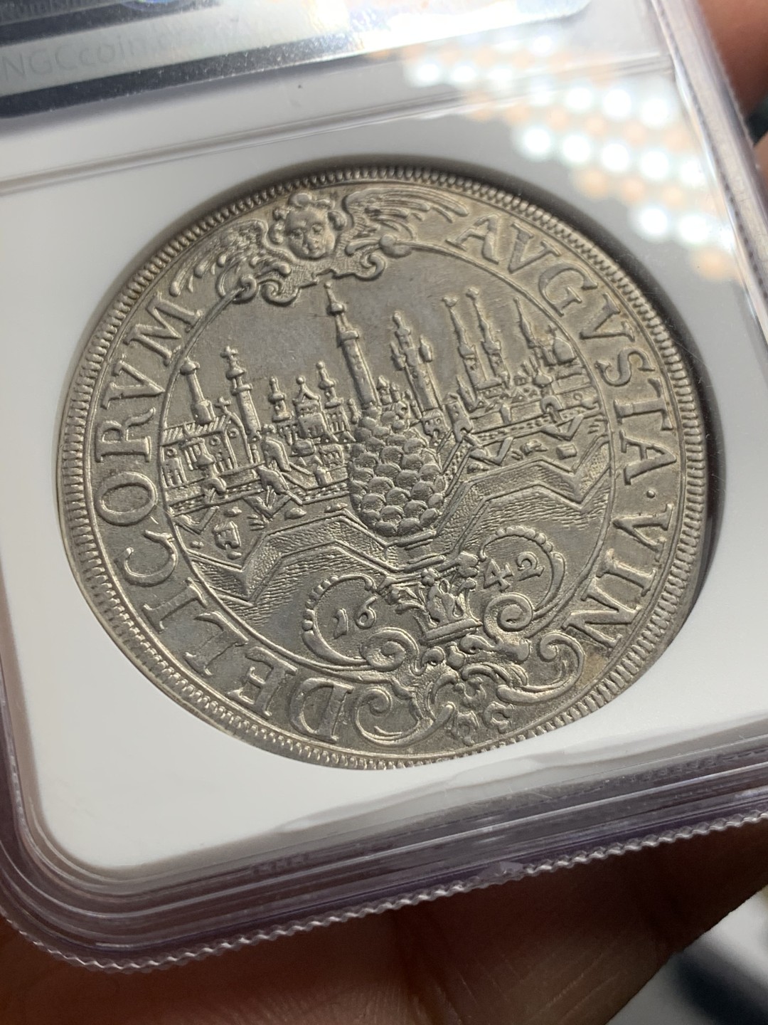 《竞宝斋》第121场-周日，周一 ，2场连拍（全场包邮） NGC-UNCD 1642年奥格斯堡景观泰勒 热门景观泰勒，轻微清洗，性价比高