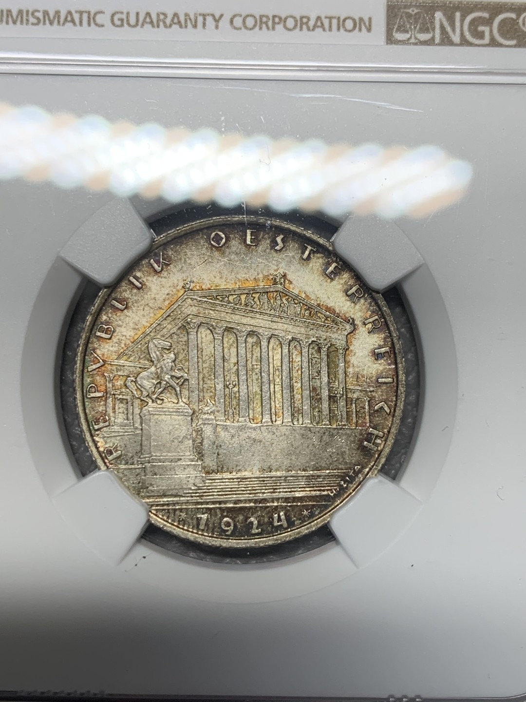 《竞宝斋》第121场-周日，周一 ，2场连拍（全场包邮） NGC MS64 奥地利1924年议会大厦1先令银币 环彩