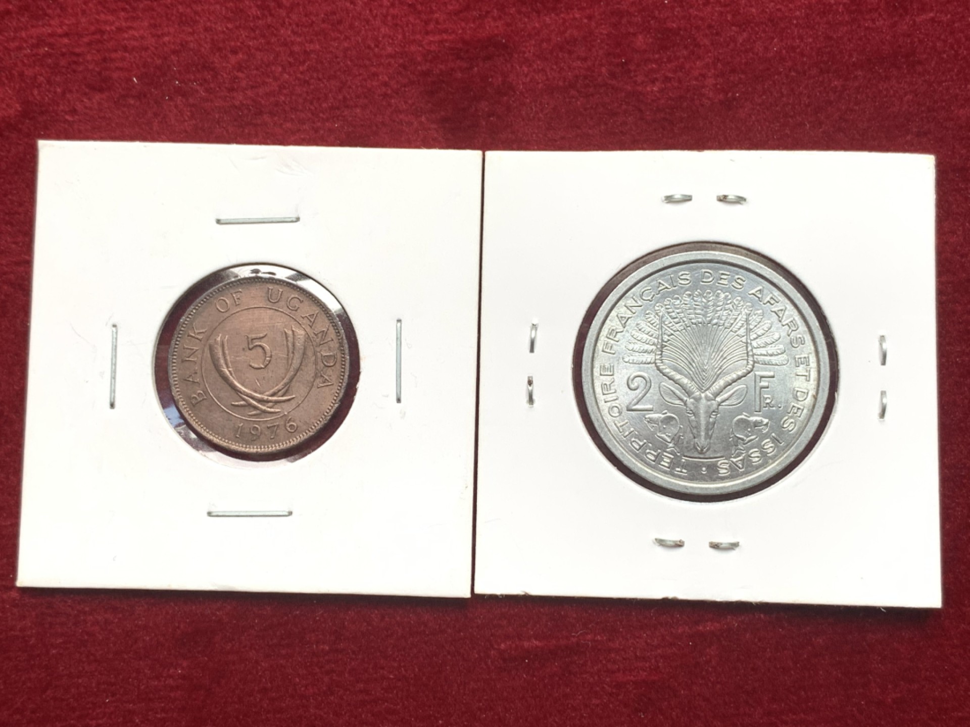 《竞宝斋》第121场-周日，周一 ，2场连拍（全场包邮） 法属伊萨1968年2法郎筋币BU；乌干达1976年5分带光好品，这个品种非常稀