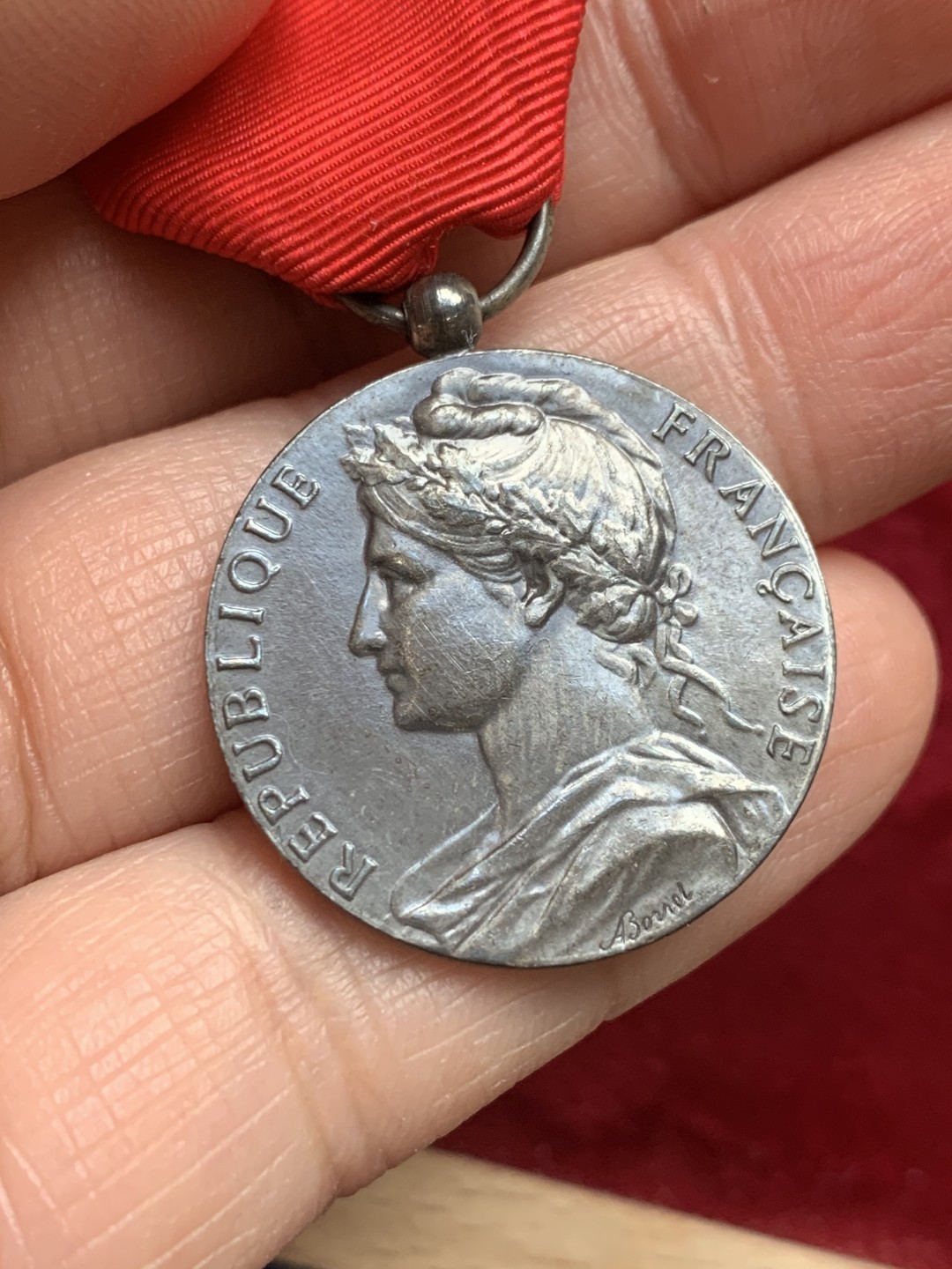 《竞宝斋》第121场-周日，周一 ，2场连拍（全场包邮） 1980年，法兰西第五共和国纪念银章，重10g，包浆不错