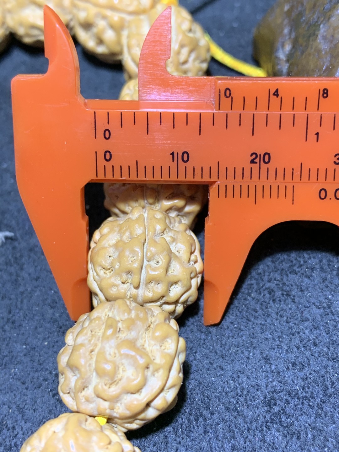 精美勿里达盘龙金刚菩提子手串一条，