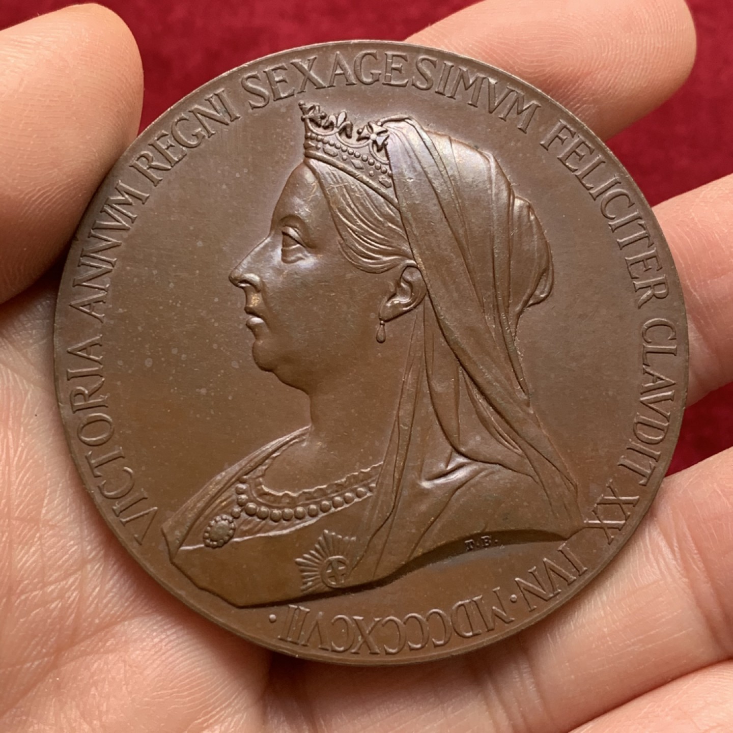 《竞宝斋》第121场-周日，周一 ，2场连拍（全场包邮） 1897年英国维多利亚登基60周年铜章，直径50mm，重量59g，品相好