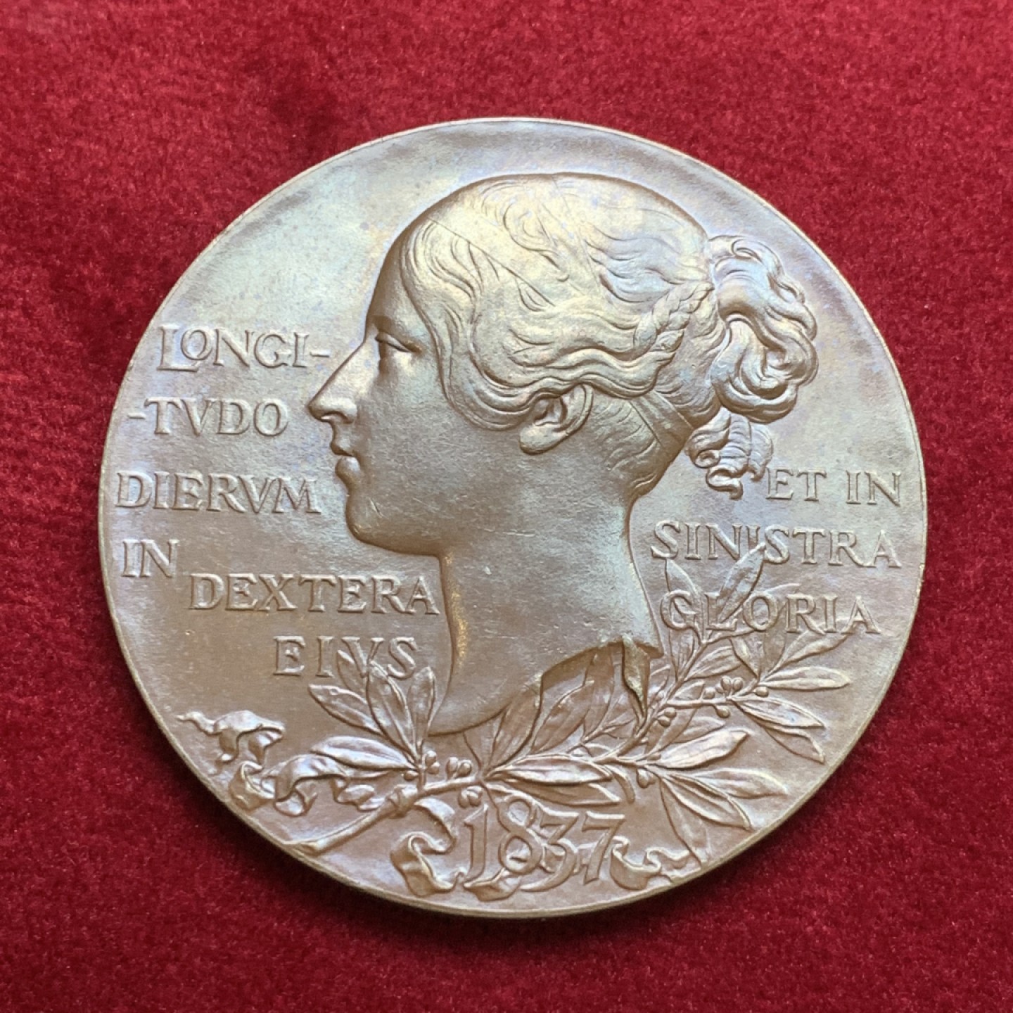 《竞宝斋》第121场-周日，周一 ，2场连拍（全场包邮） 1897年英国维多利亚登基60周年铜章，直径50mm，重量59g，品相好