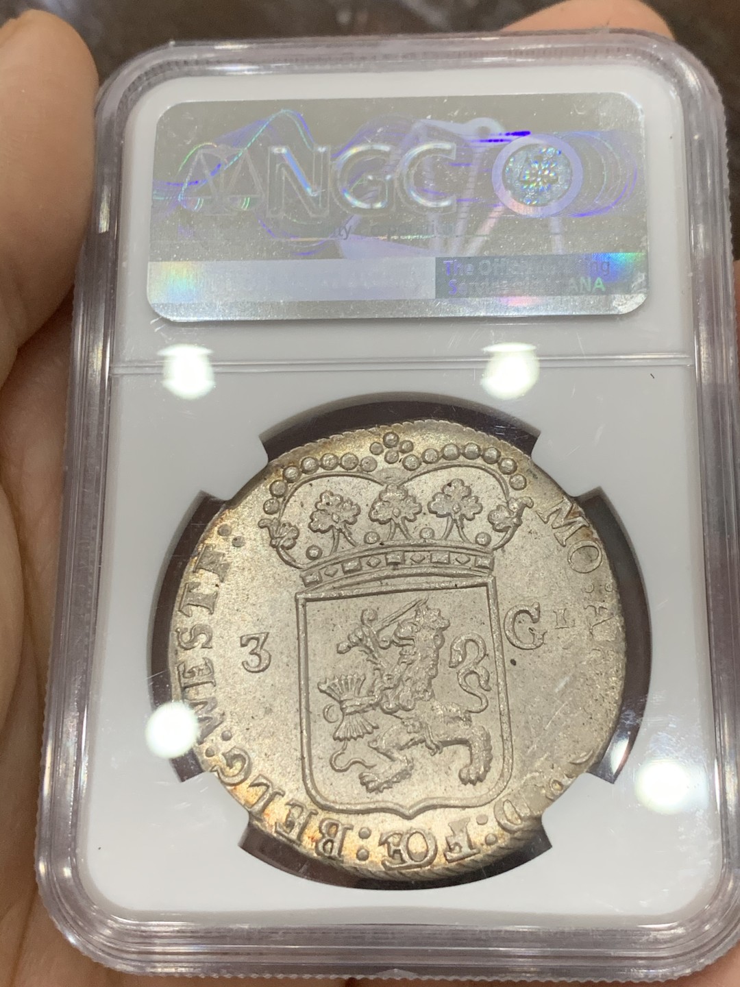 《竞宝斋》第121场-周日，周一 ，2场连拍（全场包邮） NGC MS64 荷兰 1795年  西弗里斯兰省 3盾 女站人 大银币  人物脸部清晰 正反底板凝霜好 光度十足 非常值得收藏