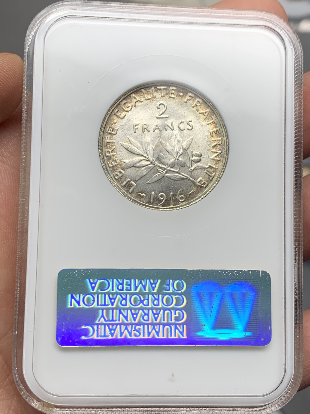 《竞宝斋》第121场-周日，周一 ，2场连拍（全场包邮） NGC MS65 法国 行走女神 1916年 2法郎银币 包浆好，早期盒装 状态好