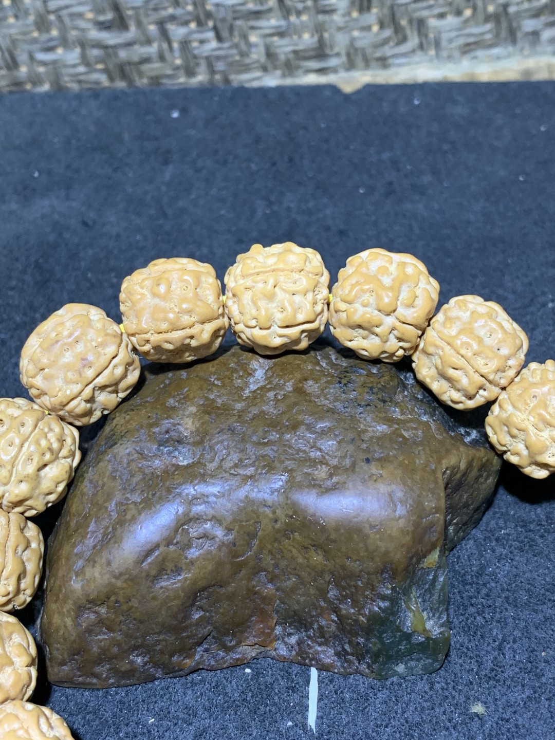 精美勿里达盘龙金刚菩提子手串一条，