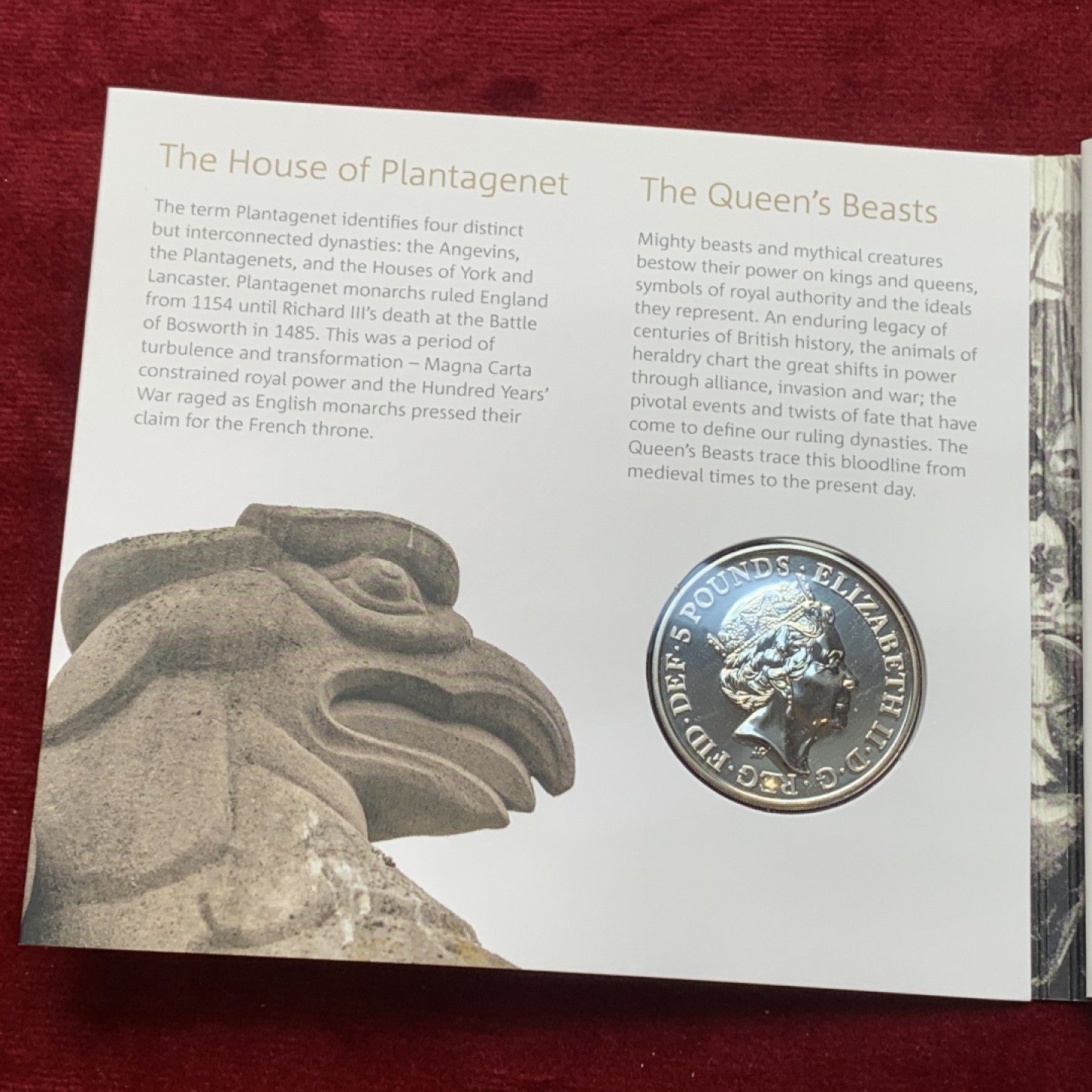 《竞宝斋》第121场-周日，周一 ，2场连拍（全场包邮） 卡册 英国2019年 英国5镑克朗型纪念币BU，威斯敏斯特十野兽之一（金雀花王朝的猎鹰）铜镍合金，重28.28g