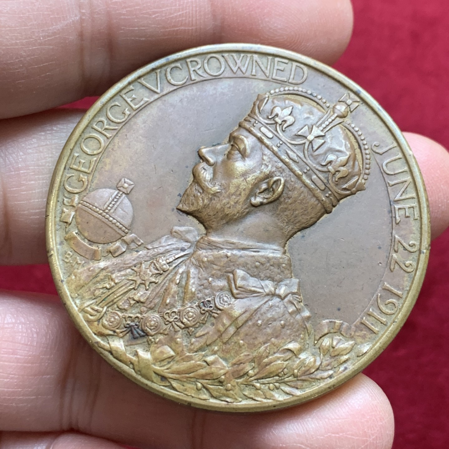 《竞宝斋》第121场-周日，周一 ，2场连拍（全场包邮） 1911年英国乔治五世登基纪念铜章，直径51mm，重量78g，同一系列中发行量最少的，高浮雕