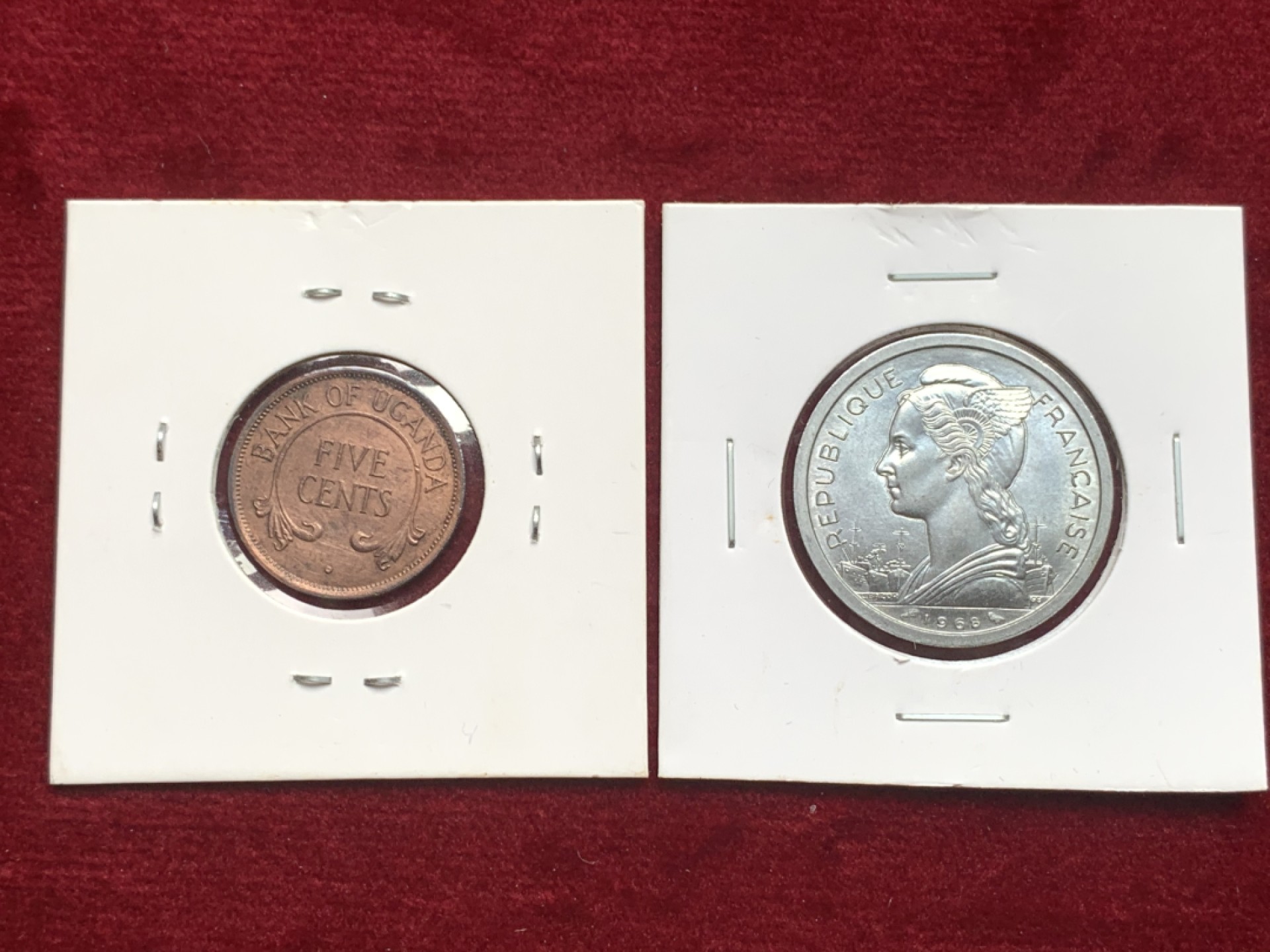 《竞宝斋》第121场-周日，周一 ，2场连拍（全场包邮） 法属伊萨1968年2法郎筋币BU；乌干达1976年5分带光好品，这个品种非常稀