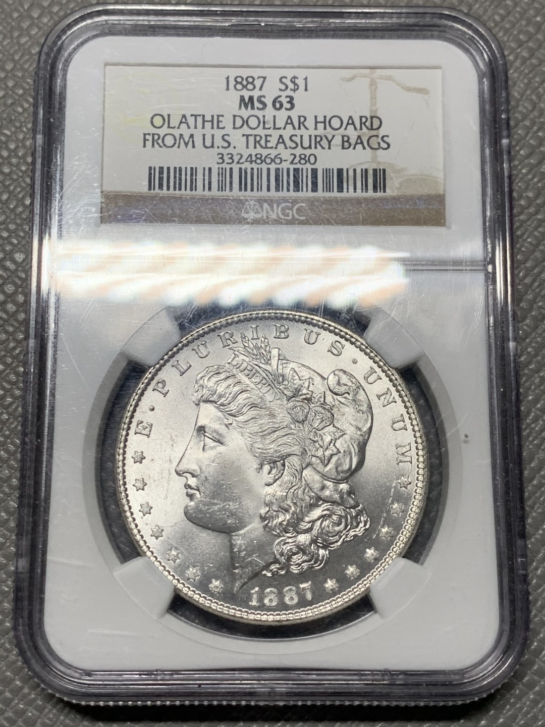 《竞宝斋》第121场-周日，周一 ，2场连拍（全场包邮） NGC MS63 美国 1887年 摩根1美元银币 该币来自美国财政部国库储备 比较有意义 状态参数见币