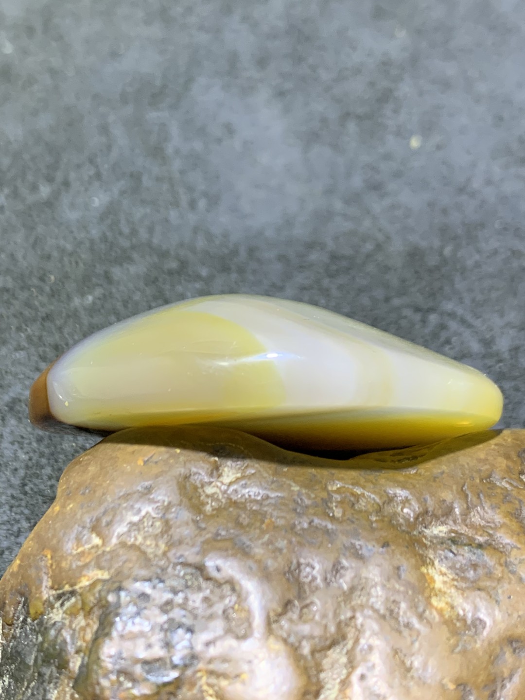 高玉化巴西玛瑙随形通货吊坠一个，