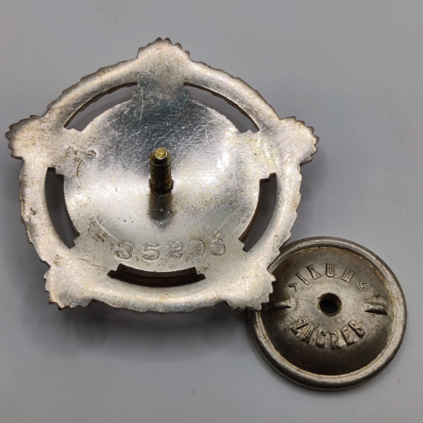 全场0元起拍 第20期 咸鱼国勋章拍卖专场 12月7日（周三）下午6：00开始 南斯拉夫早期五火炬版二级团结友谊勋章 银制珐琅