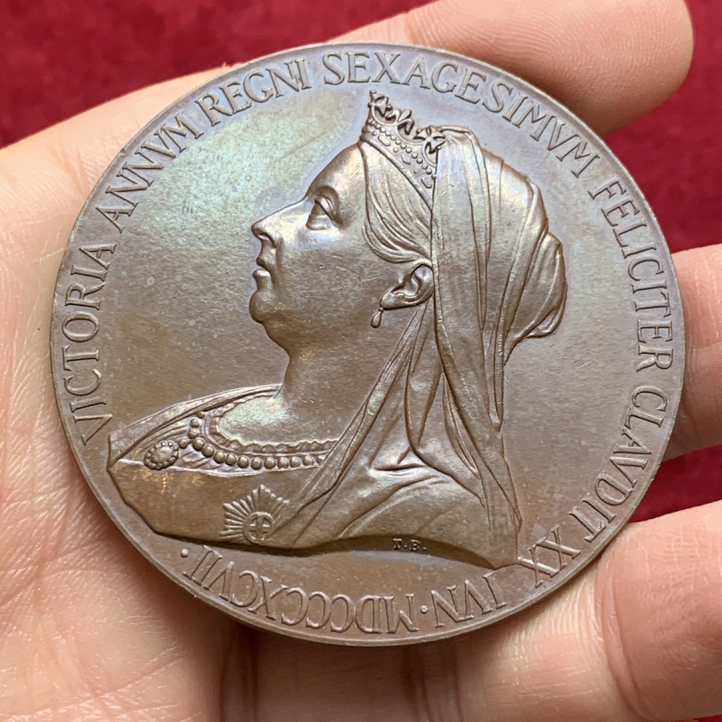 《竞宝斋》第121场-周日，周一 ，2场连拍（全场包邮） 1897年英国维多利亚登基60周年铜章，直径50mm，重量59g，品相好