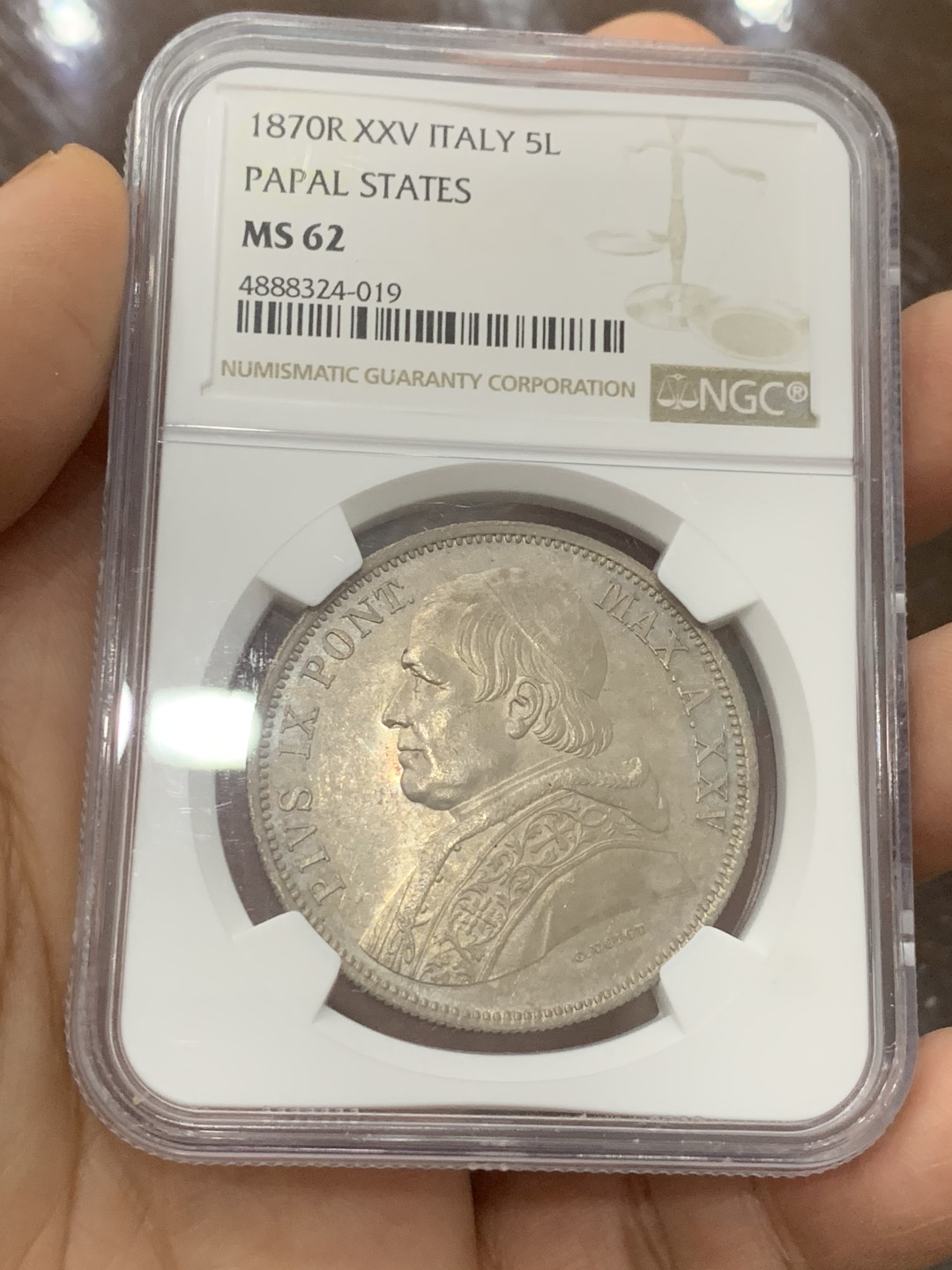 《竞宝斋》第121场-周日，周一 ，2场连拍（全场包邮） NGC-MS62 意大利教皇国 1870年 教皇庇护九世5里拉大银币 底板丝滑，细节锐利，均匀淡彩包浆 教皇国钱币在国外属于大热品种 克书及外拍价格都很高