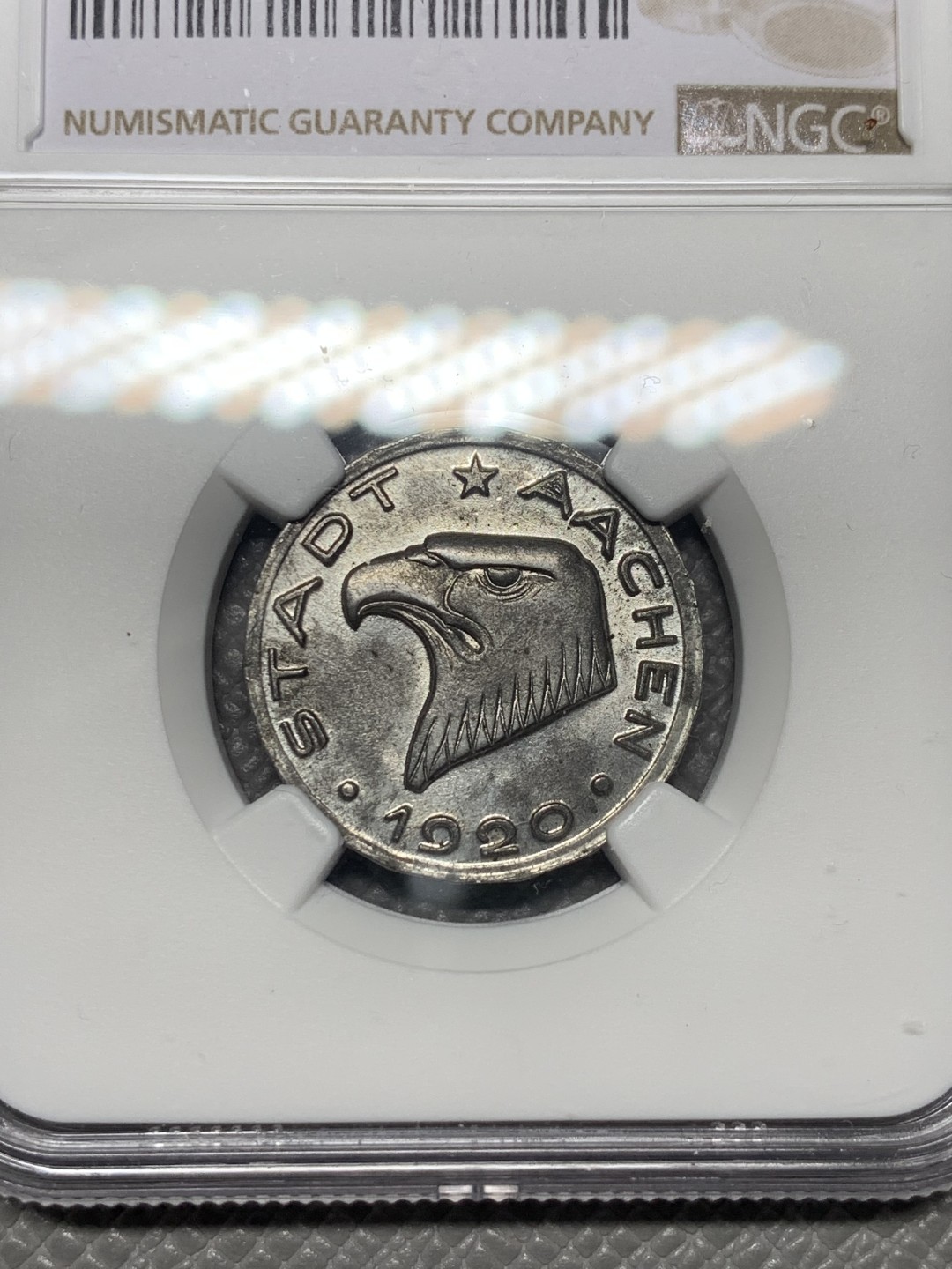 《竞宝斋》第121场-周日，周一 ，2场连拍（全场包邮） 冠军分 NGC-MS64 德紧小名誉品 德国亚琛1920年大嘴鹰50芬尼铁币