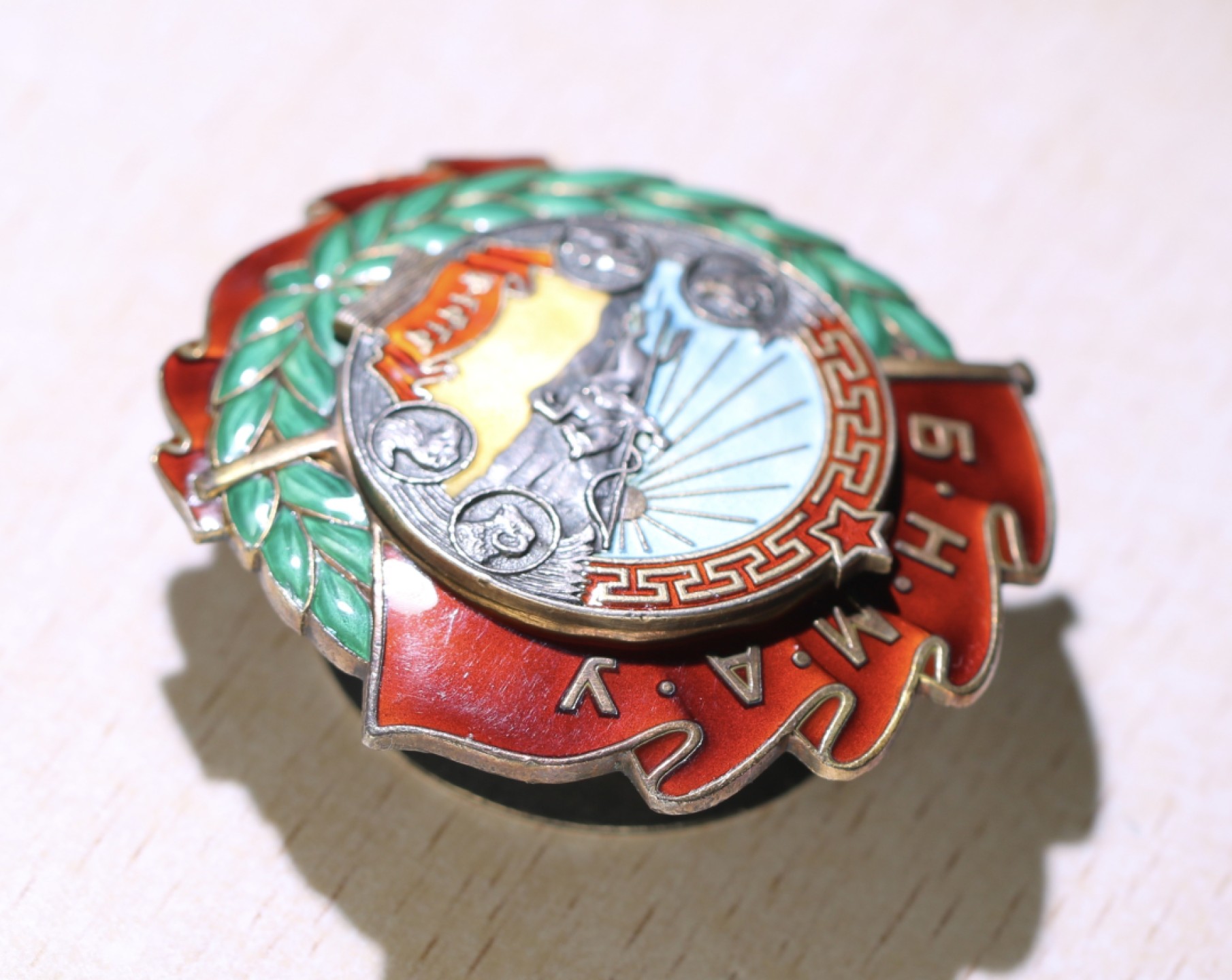 大猫徽章第210期拍卖 蒙古🇲🇳40版劳动红旗勋章 银质好品