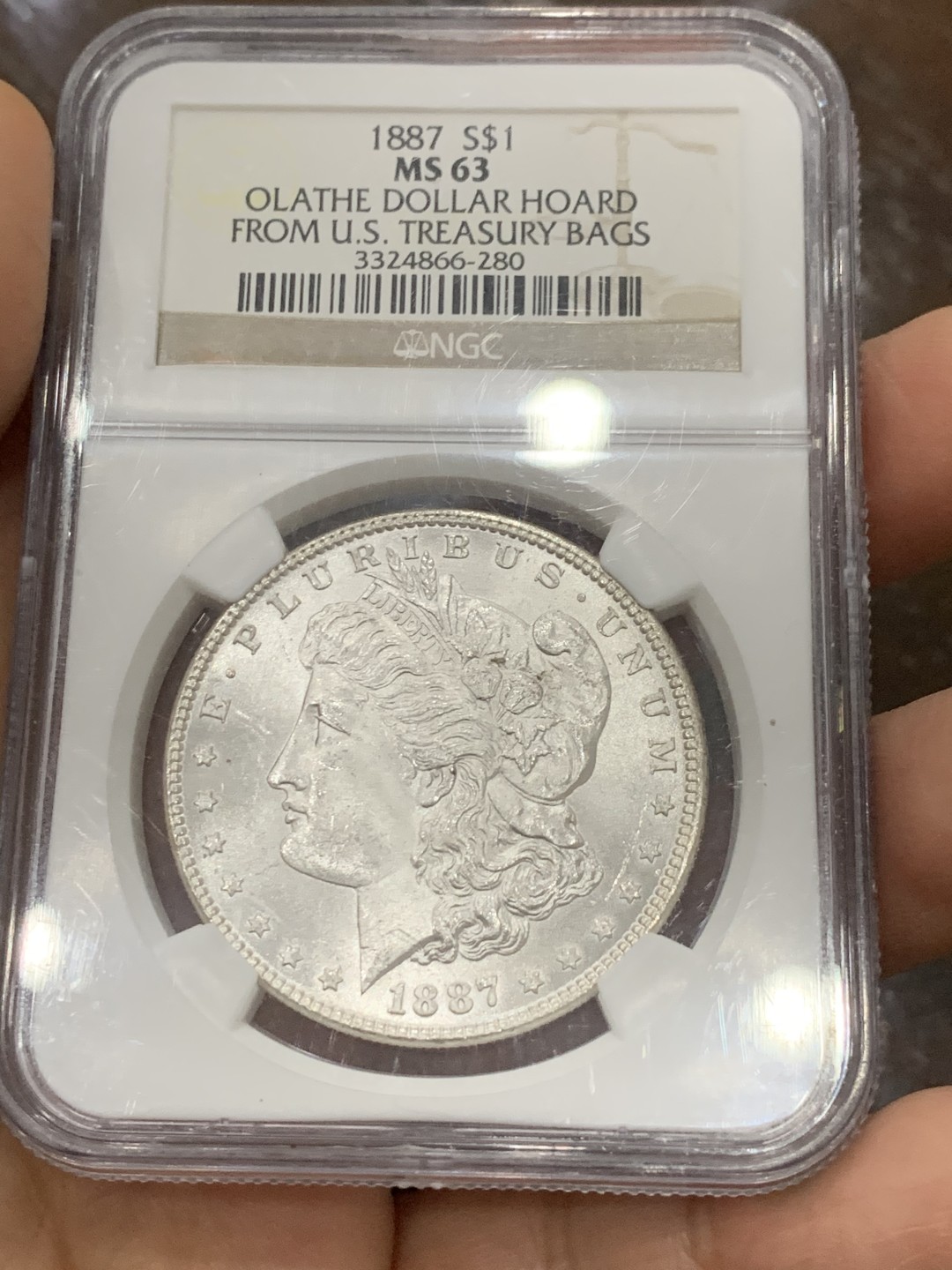《竞宝斋》第121场-周日，周一 ，2场连拍（全场包邮） NGC MS63 美国 1887年 摩根1美元银币 该币来自美国财政部国库储备 比较有意义 状态参数见币