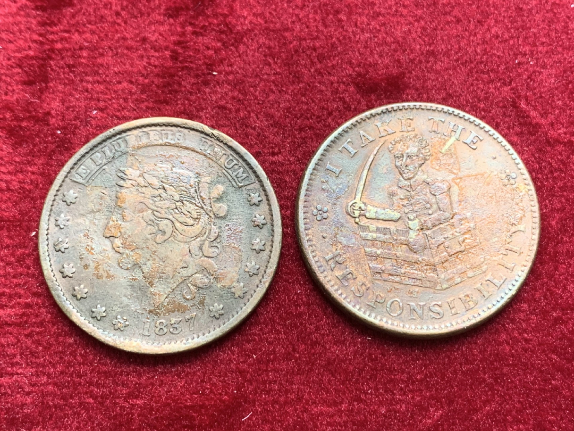 《竞宝斋》第121场-周日，周一 ，2场连拍（全场包邮） 美国代币一对 1837年 艰难时代 代用币 TOKEN +同时期 毛驴代币一枚 细节见图 轻微不平