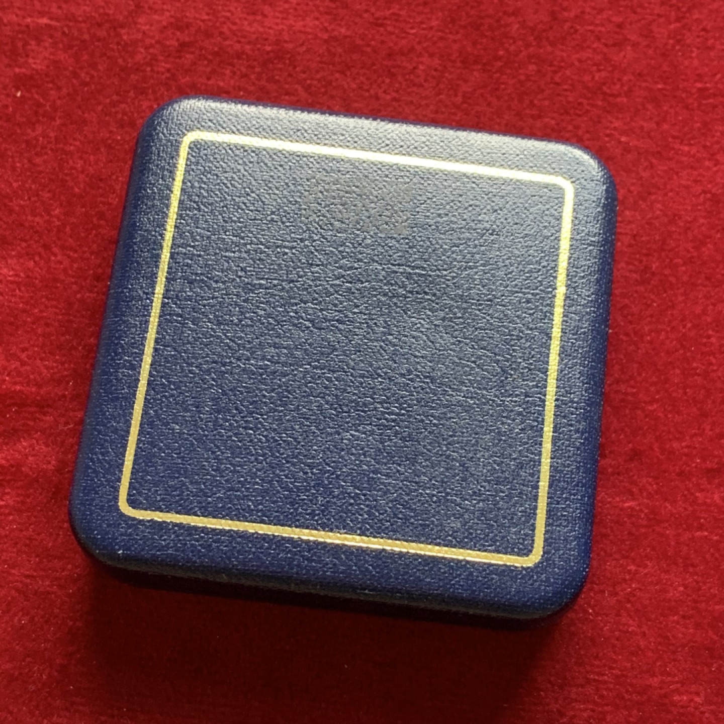 《竞宝斋》第121场-周日，周一 ，2场连拍（全场包邮） 1981年英国查尔斯王子结婚纪念银章（原盒），直径38mm，重量26g，精制银章，证书齐全