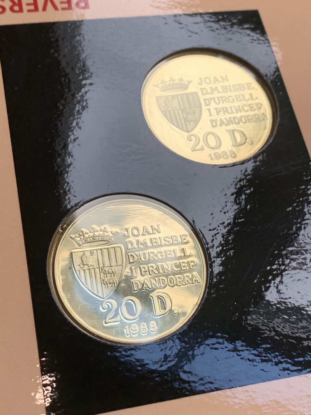 《竞宝斋》第121场-周日，周一 ，2场连拍（全场包邮） 卡装证书 安道尔1992年 10/20第纳尔精制大银币 12克和16克=共28克 925银