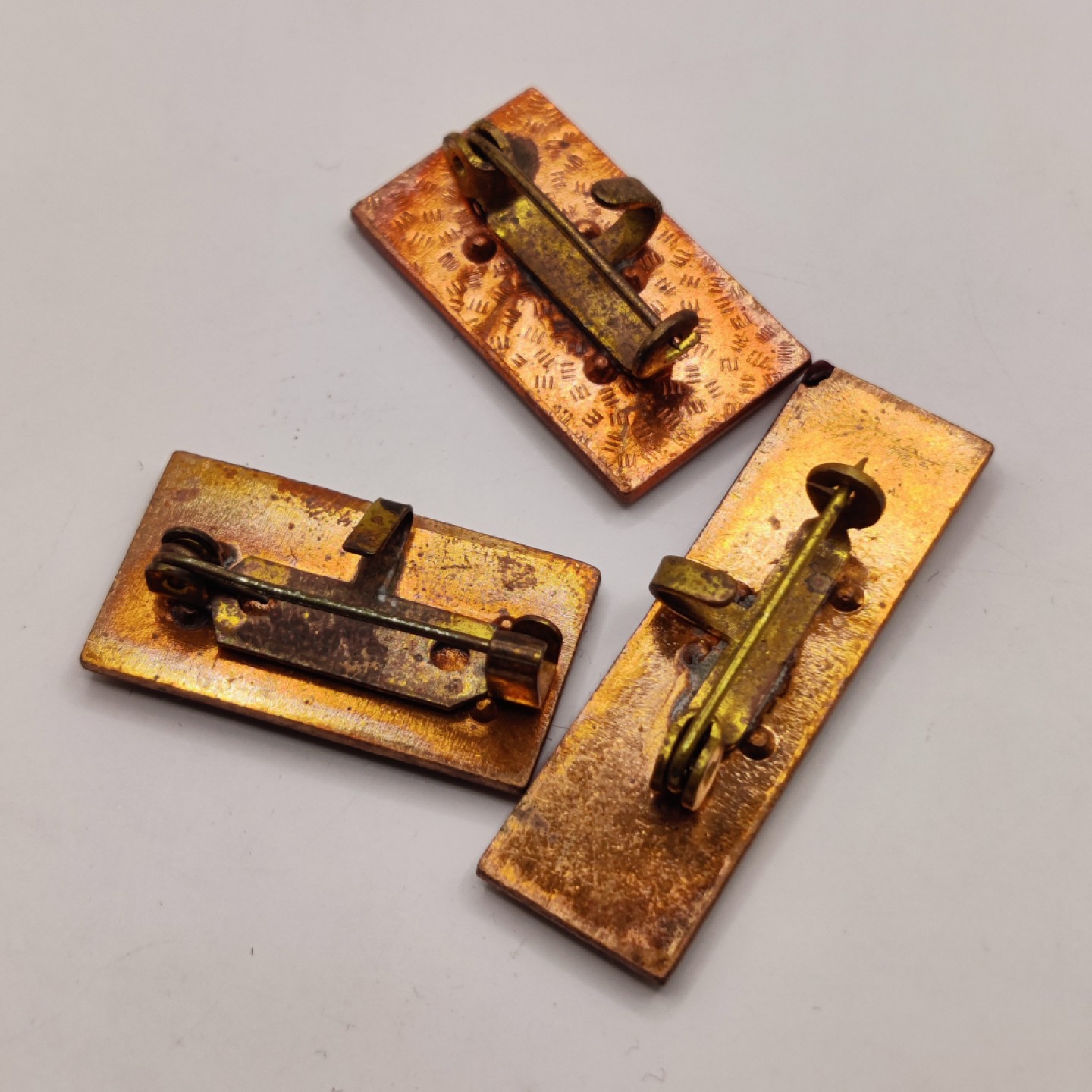 全场0元起拍 第20期 咸鱼国勋章拍卖专场 12月7日（周三）下午6：00开始 东德劳动奖章 一组三个