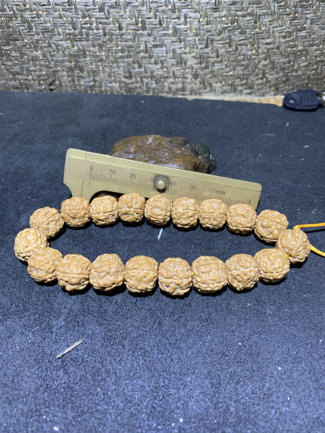 精美勿里达盘龙金刚菩提子手串一条，
