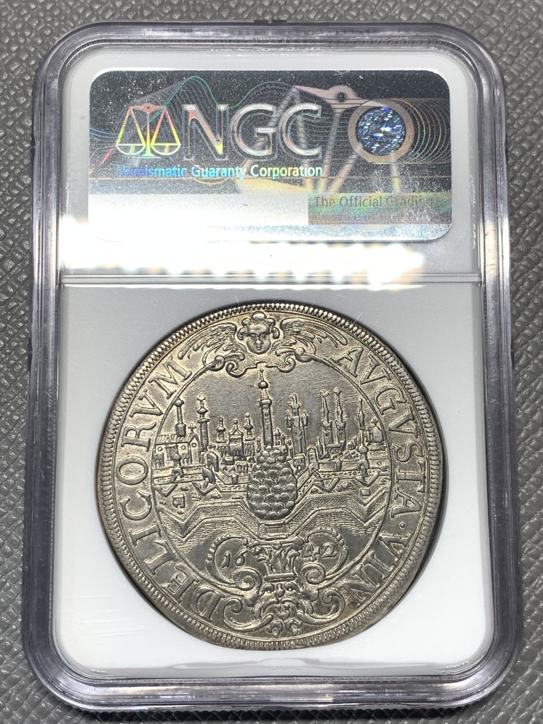 《竞宝斋》第121场-周日，周一 ，2场连拍（全场包邮） NGC-UNCD 1642年奥格斯堡景观泰勒 热门景观泰勒，轻微清洗，性价比高