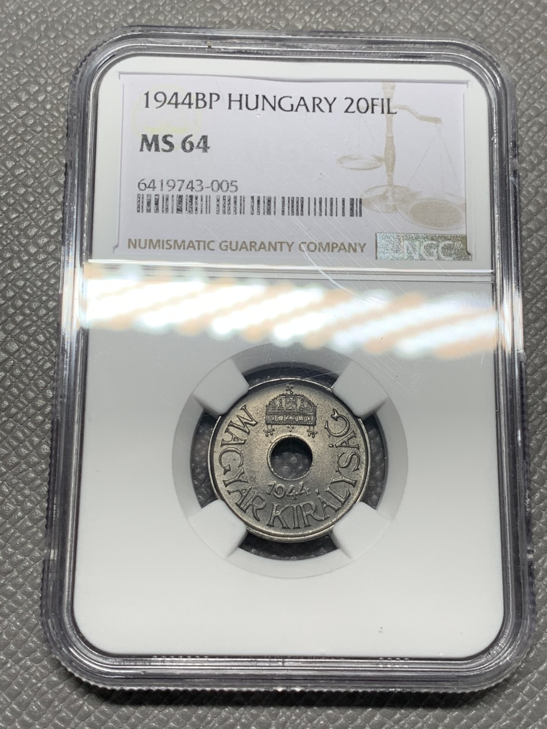 《竞宝斋》第121场-周日，周一 ，2场连拍（全场包邮） NGC-MS64 匈牙利1944年歪皇冠20菲勒铁币