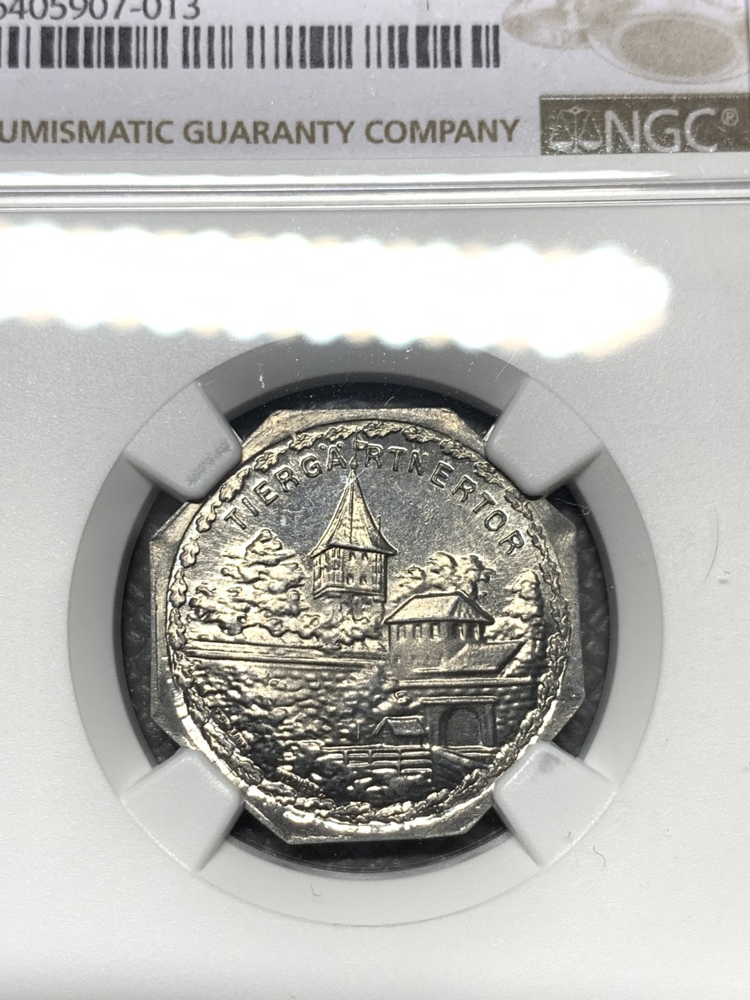 《竞宝斋》第121场-周日，周一 ，2场连拍（全场包邮） NGC-MS65 德国紧急状态货币 1920年纽伦堡八角电车代币 景观不错