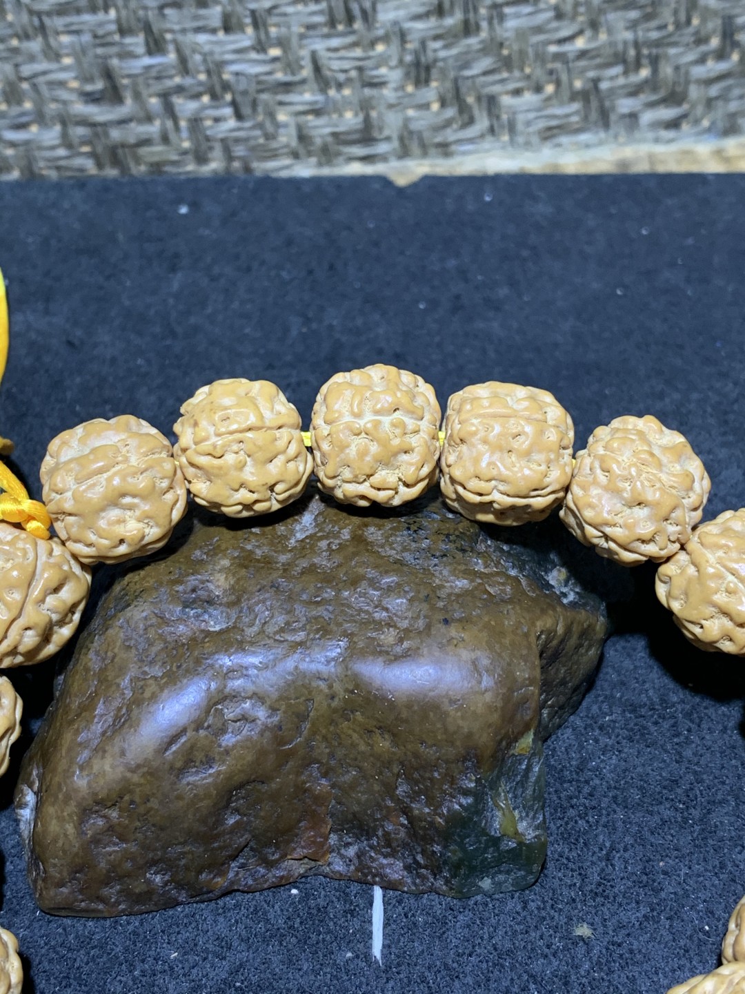精美勿里达盘龙金刚菩提子手串一条，