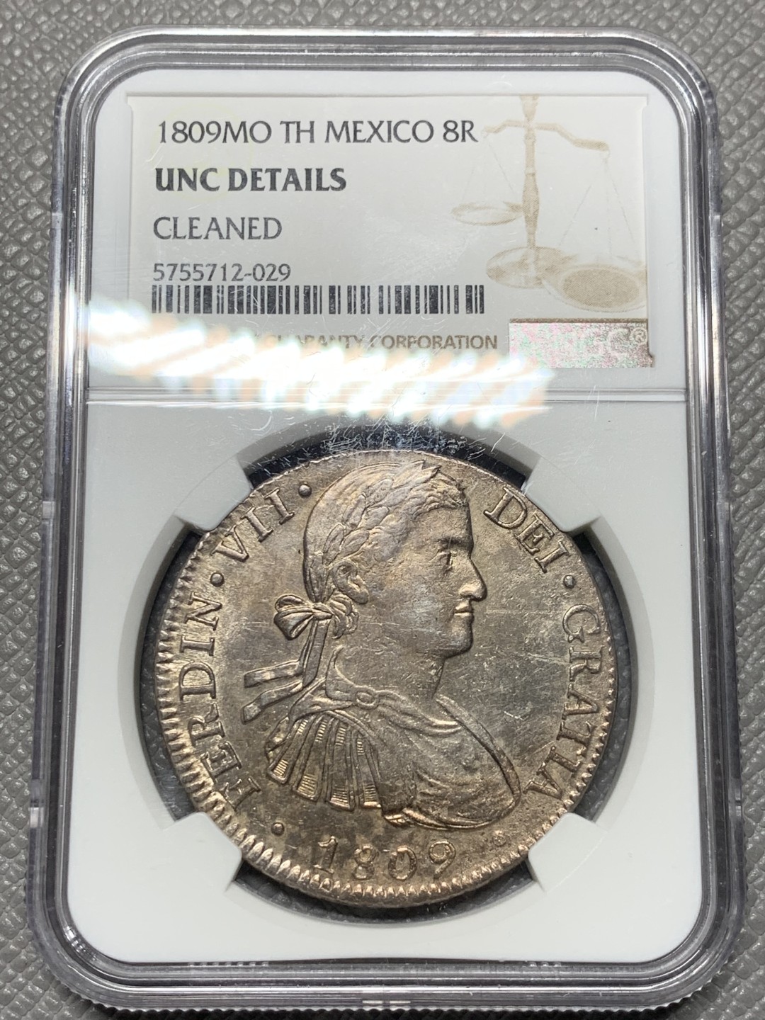 《竞宝斋》第121场-周日，周一 ，2场连拍（全场包邮） NGC UNC 墨西哥 1809年 费七 戎装版 8R 双柱 大银币正反深打 光度难得