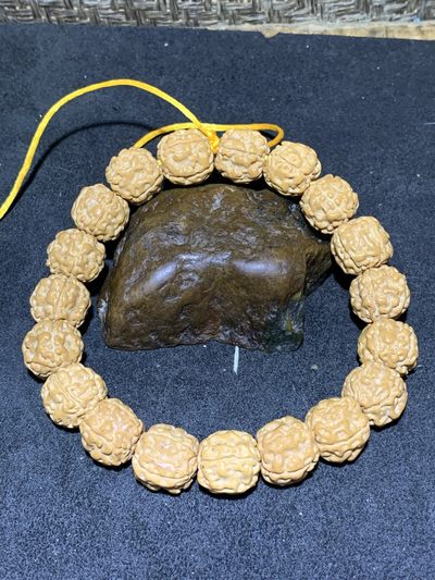 精美勿里达盘龙金刚菩提子手串一条， - 精美勿里达盘龙金刚菩提子手串一条，