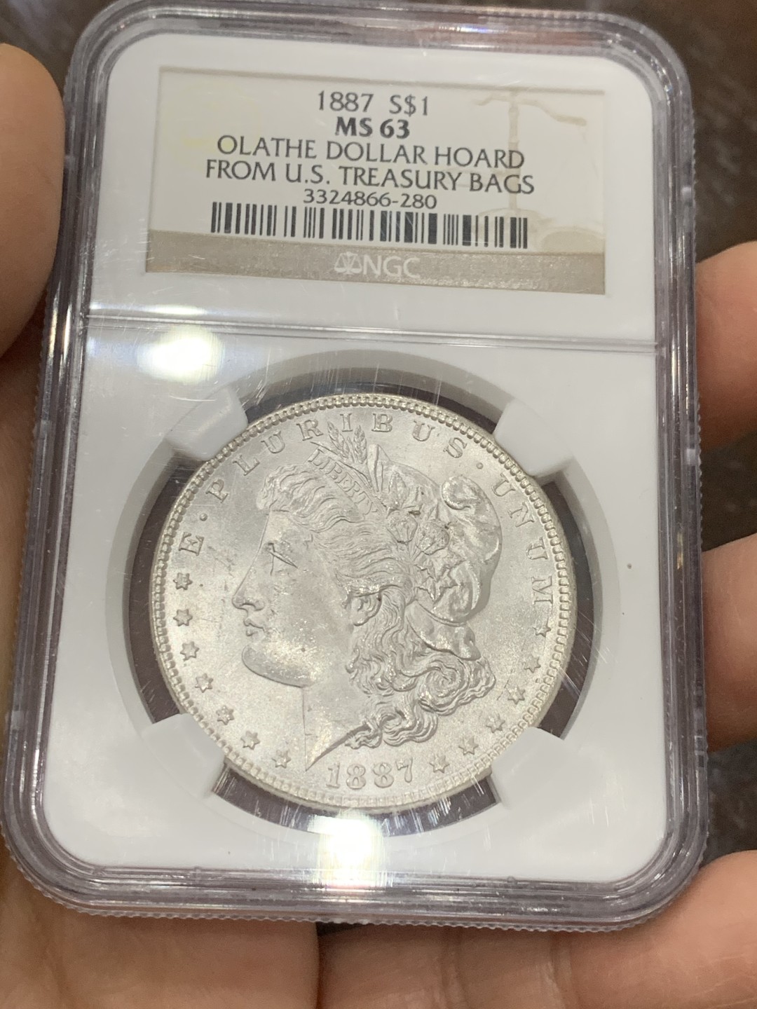 《竞宝斋》第121场-周日，周一 ，2场连拍（全场包邮） NGC MS63 美国 1887年 摩根1美元银币 该币来自美国财政部国库储备 比较有意义 状态参数见币