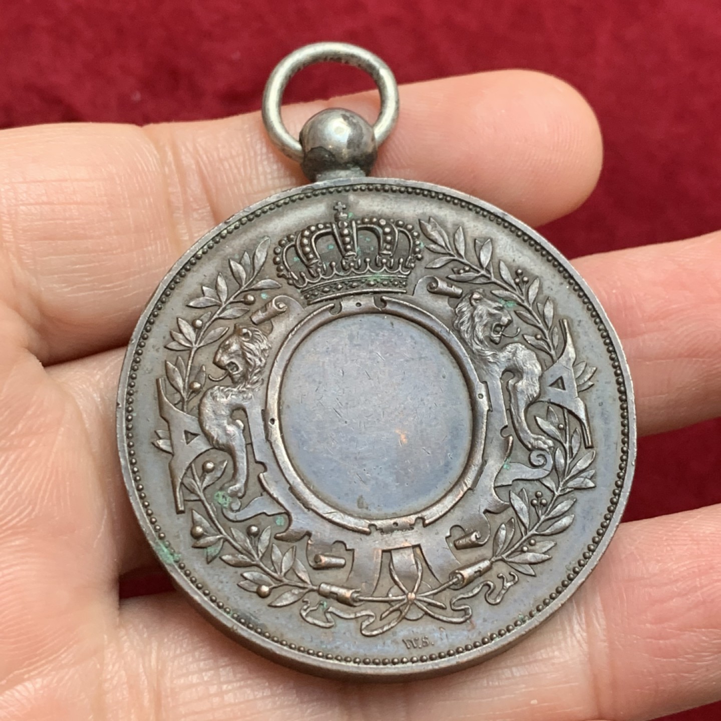 《竞宝斋》第121场-周日，周一 ，2场连拍（全场包邮） 荷兰早期 威廉明娜女王 萝莉头 铜制勋章45mm 手感厚重 国内少见