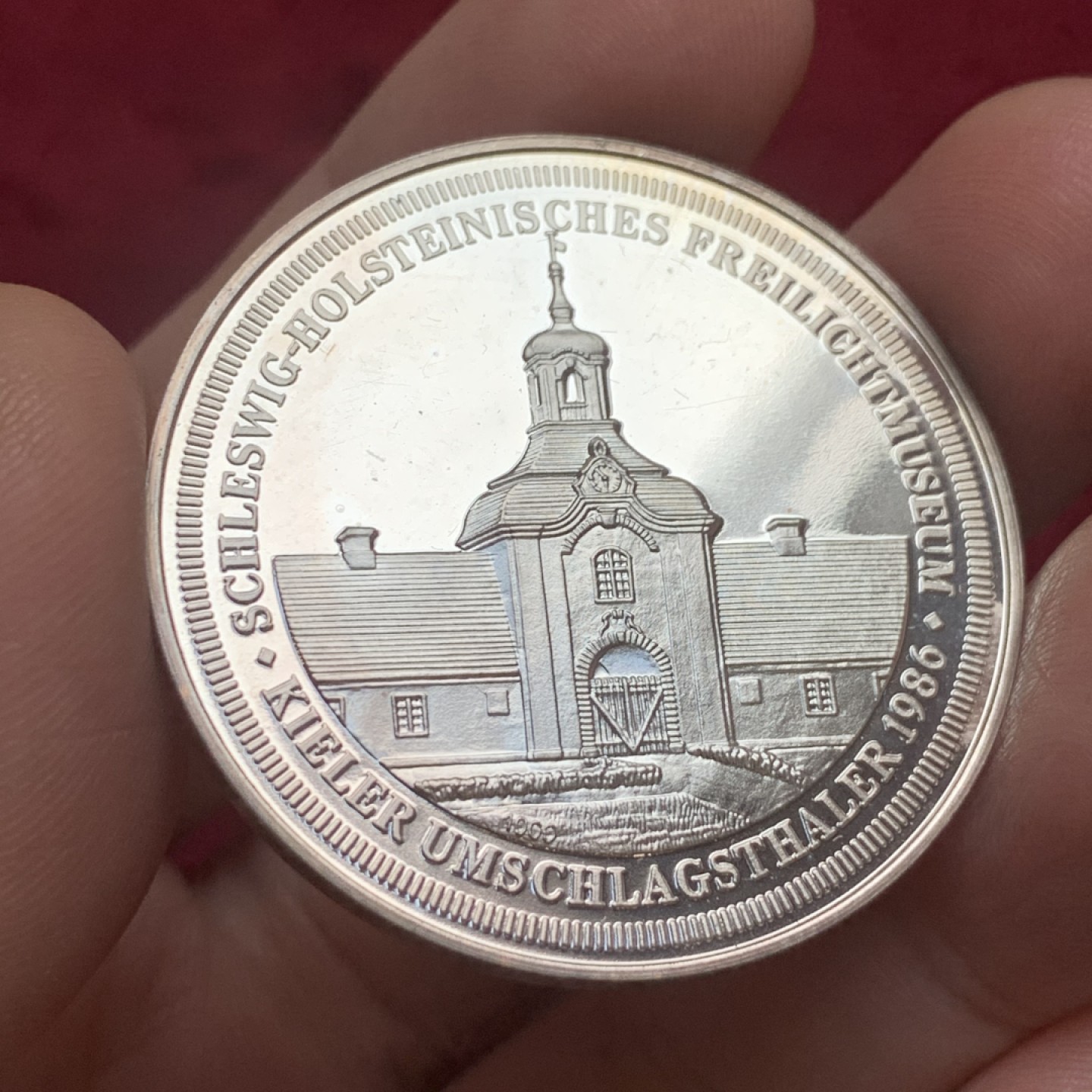 《竞宝斋》第121场-周日，周一 ，2场连拍（全场包邮） 1986年德国 石勒苏益格-荷尔斯泰因州博物馆银章 银制 40mm 25克 镜面底板 铸造精美