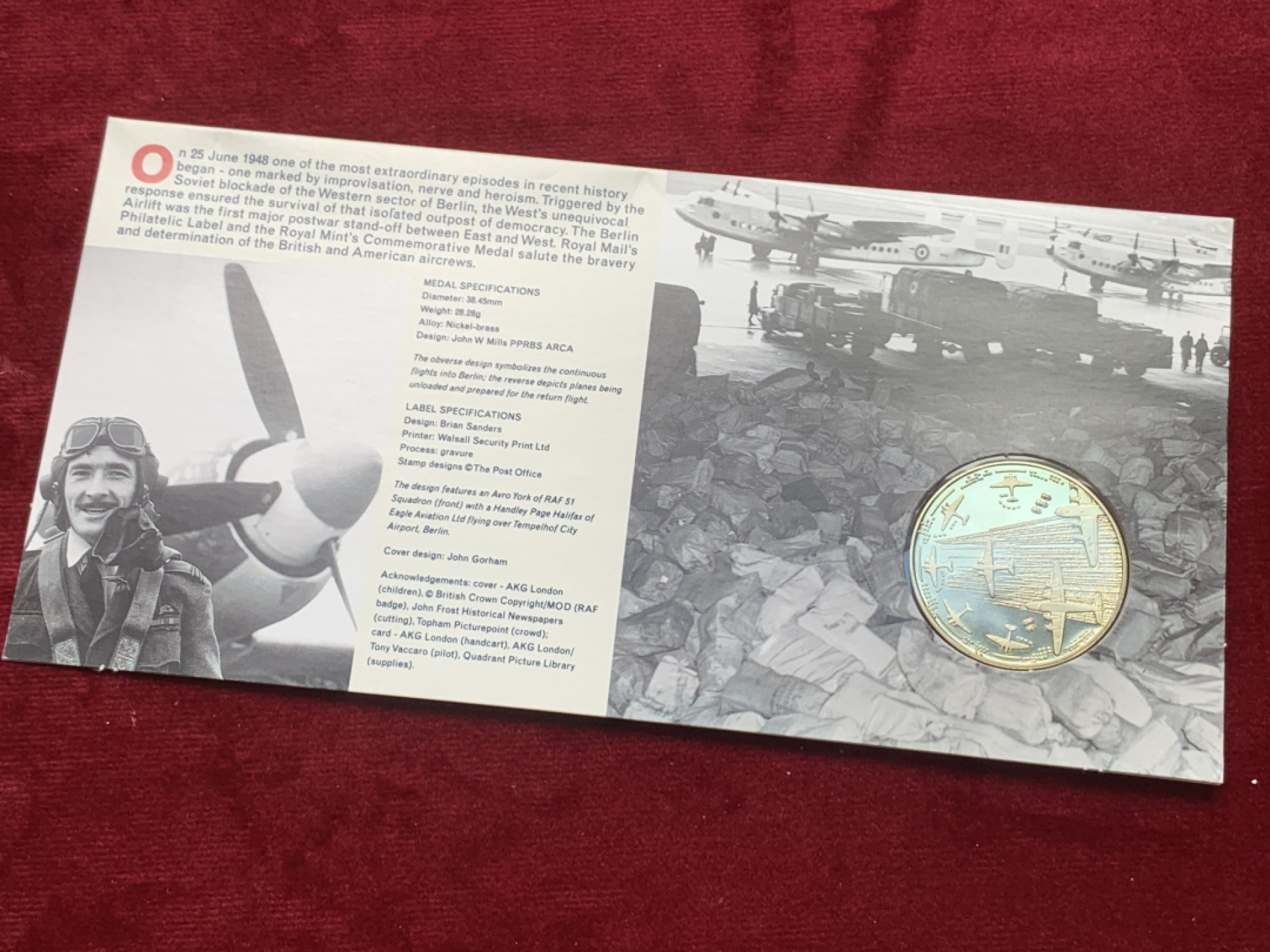 《竞宝斋》第121场-周日，周一 ，2场连拍（全场包邮） 邮币封 英国1999年 英国皇家铸币局，柏林空运1948-1949纪念章BU配女王年轻邮票，唯一编No.10480